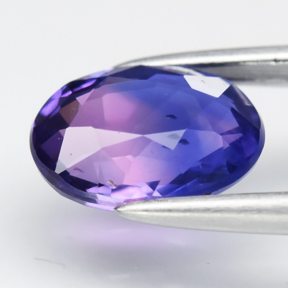 💎 1.30ct VS Oval Natural Tri Color Sapphire – Unheated, Mozambique Gem