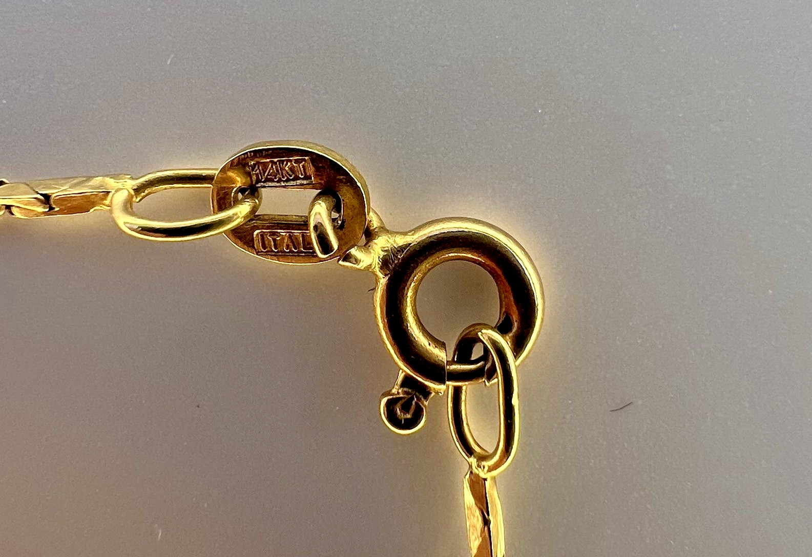 14K Yellow Gold Diamond-Cut Snake Chain Bracelet 7in. 1.56g