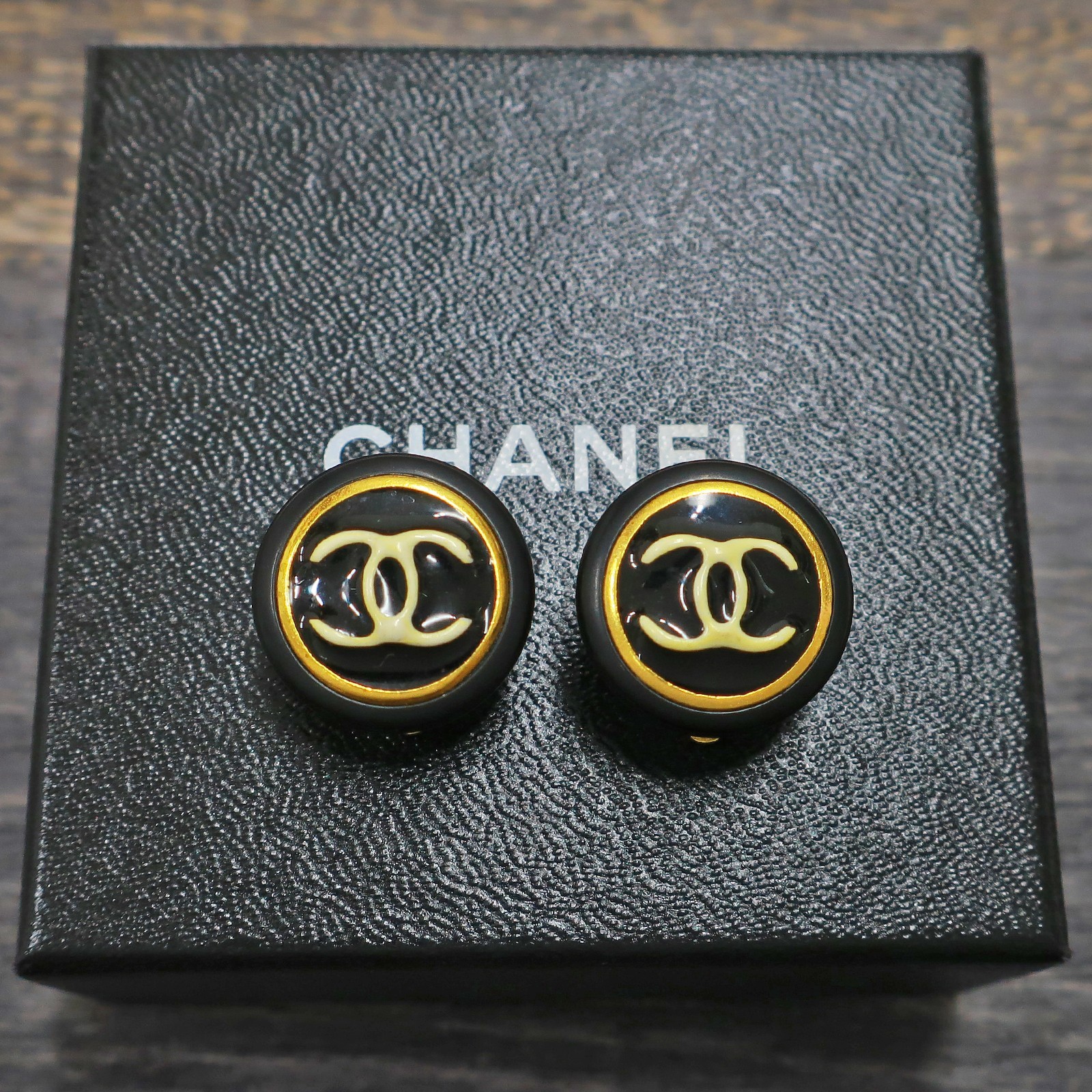 CHANEL Gold Plated CC Logos Black Round Vintage Clip Earrings #1385c Rise-on