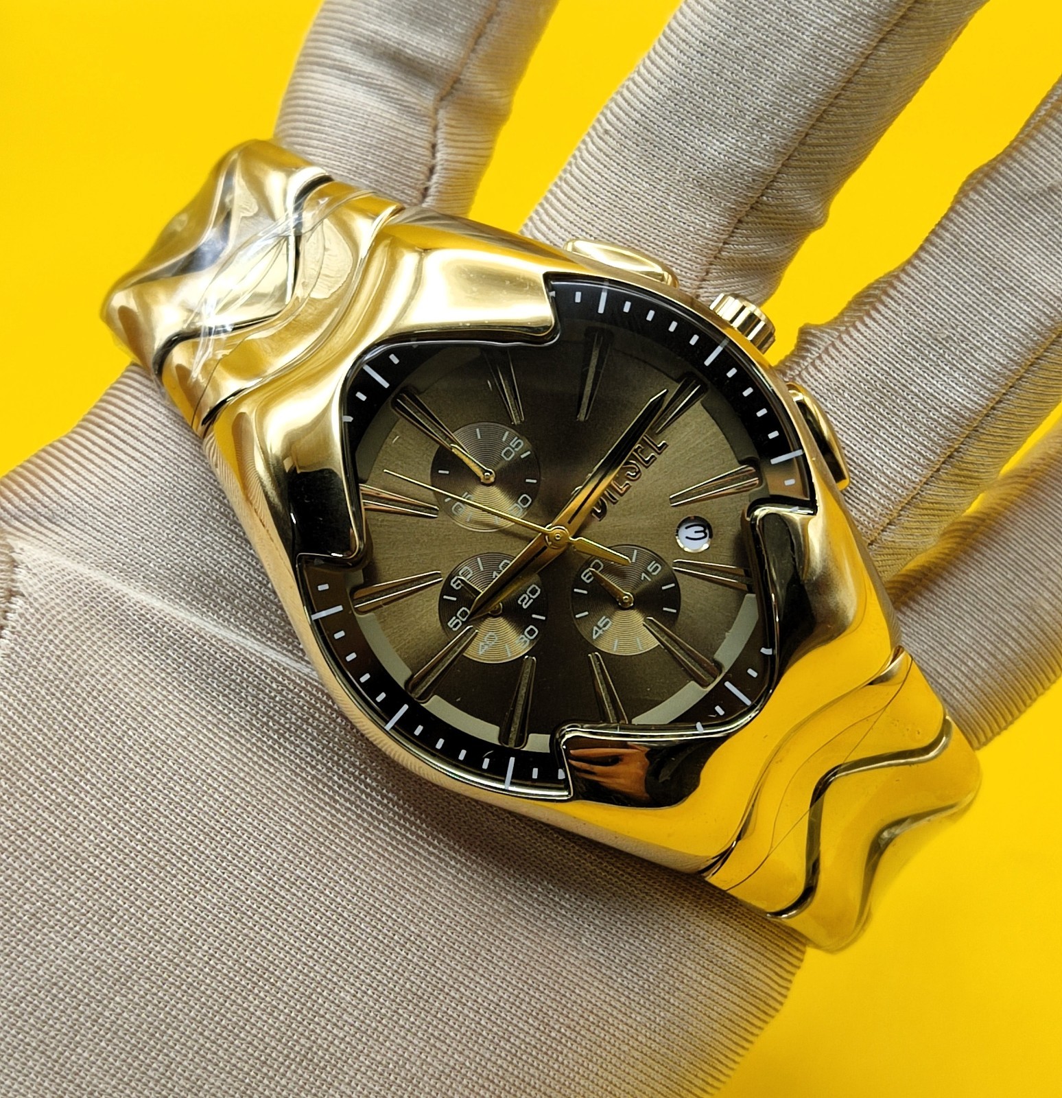 Premium Diesel Chronograph Golden Dial Analog Refurbished Men’s Wrist Watch