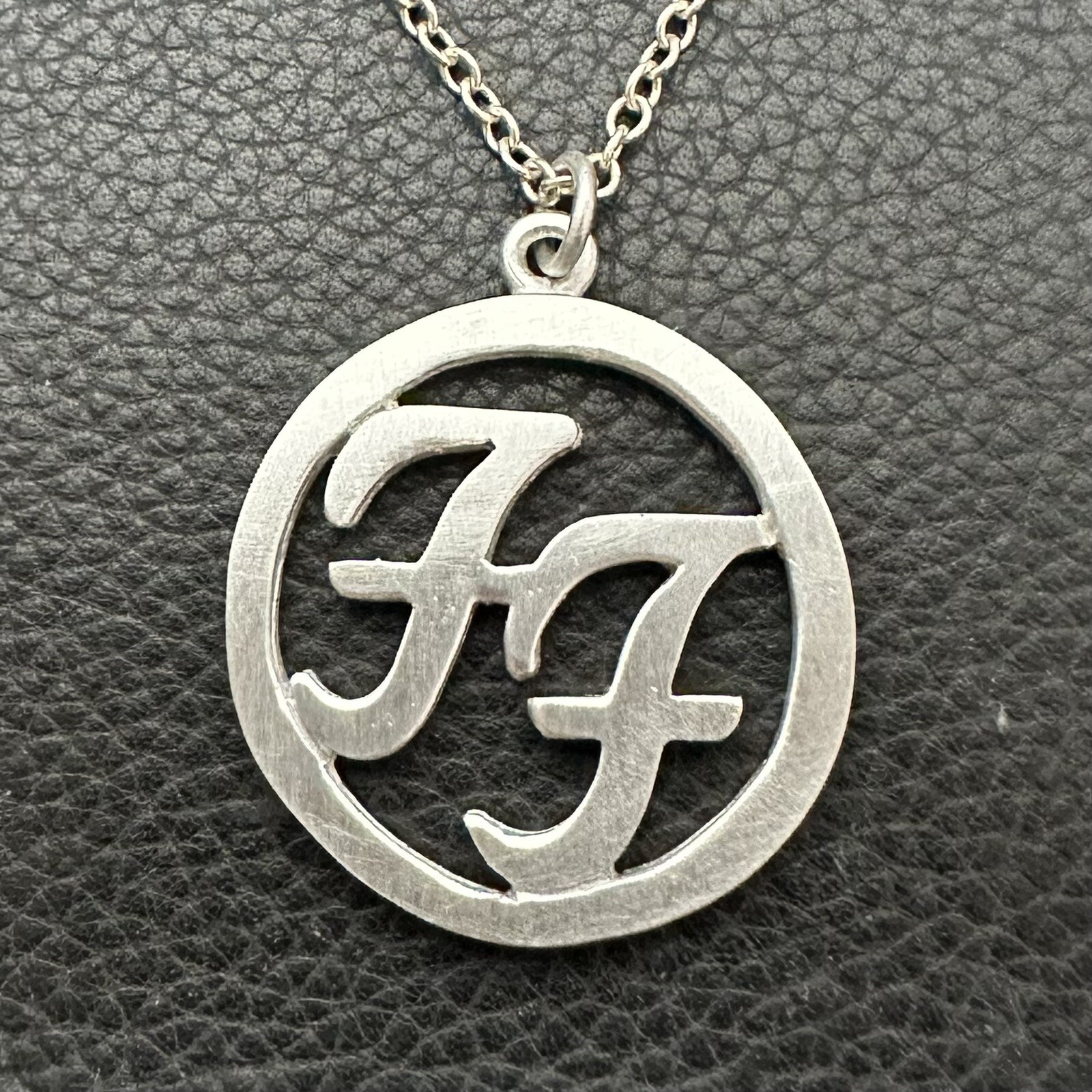 MJG STERLING SILVER FOO FIGHTERS PENDANT. CIRCLE. WITH CHAIN. DAVE GROHL