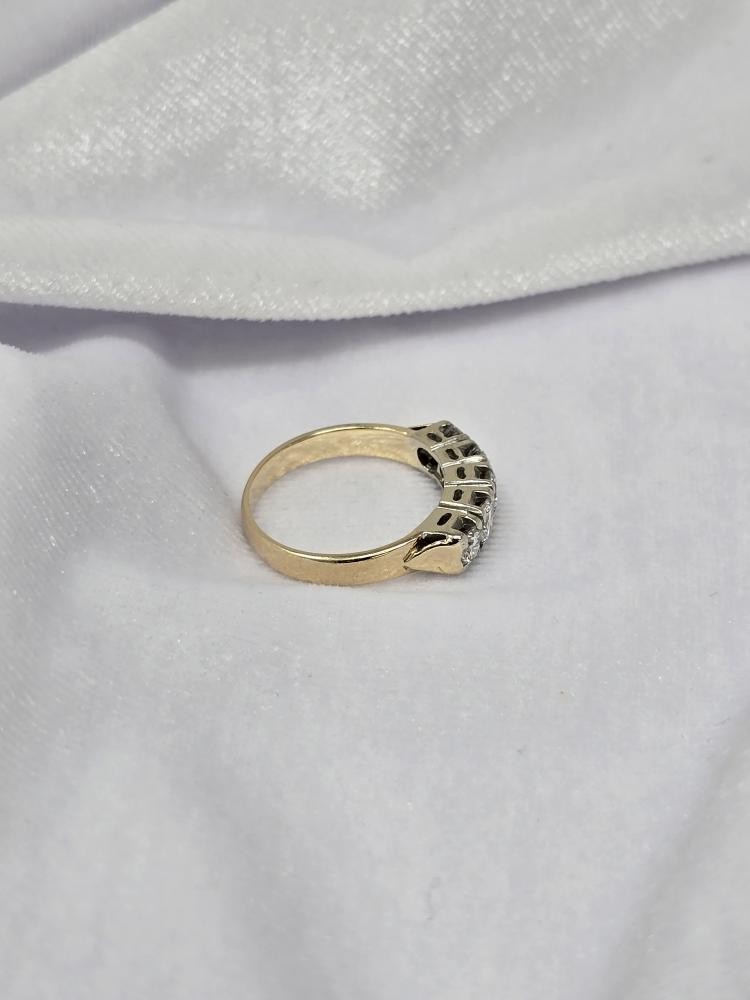 Lady’s Diamond Cluster Ring 5 Diamonds .90 Carat T.W. 14K Yellow Gol (B08002030)