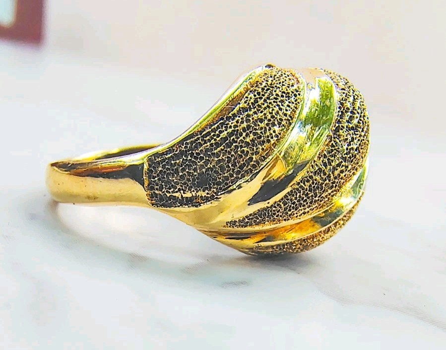 Antique 14K Yellow Gold Textured Dome Ring • Size 4.75 • 11.65mm • 4.97g
