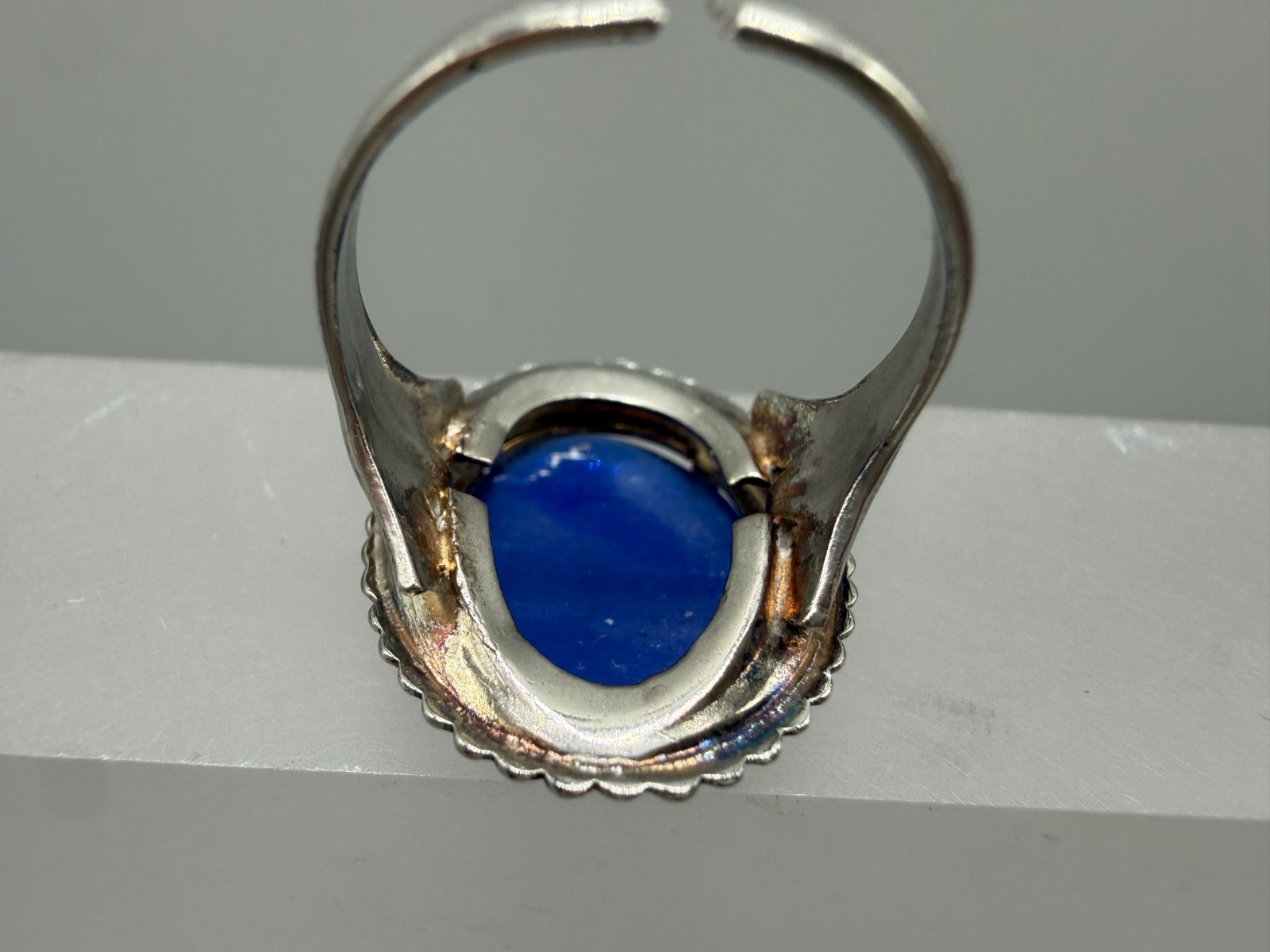 ESTATE VINTAGE STERLING SILVER COBALT BLUE ART GLASS SIGNED CABOCHON RING