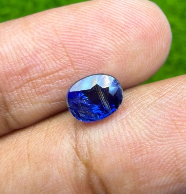 1.32cts 100% natural top quality blue sapphire oval shape