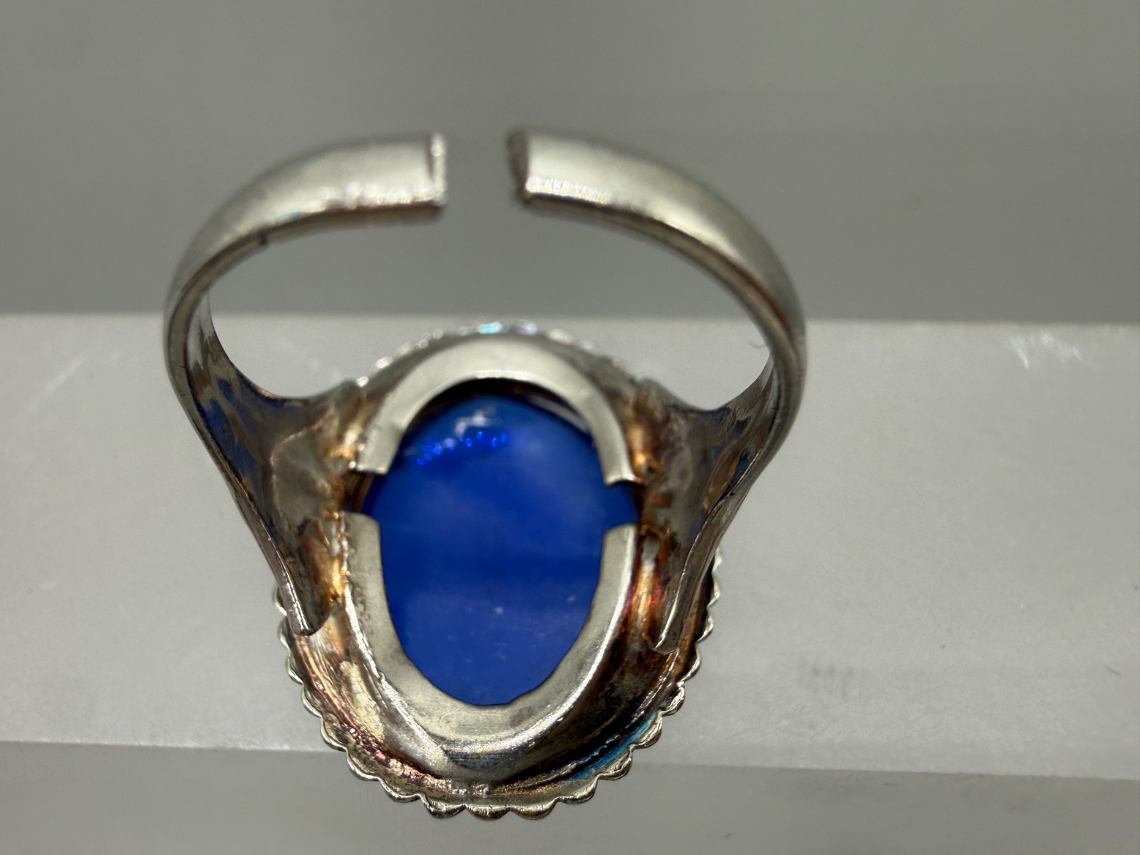 ESTATE VINTAGE STERLING SILVER COBALT BLUE ART GLASS SIGNED CABOCHON RING