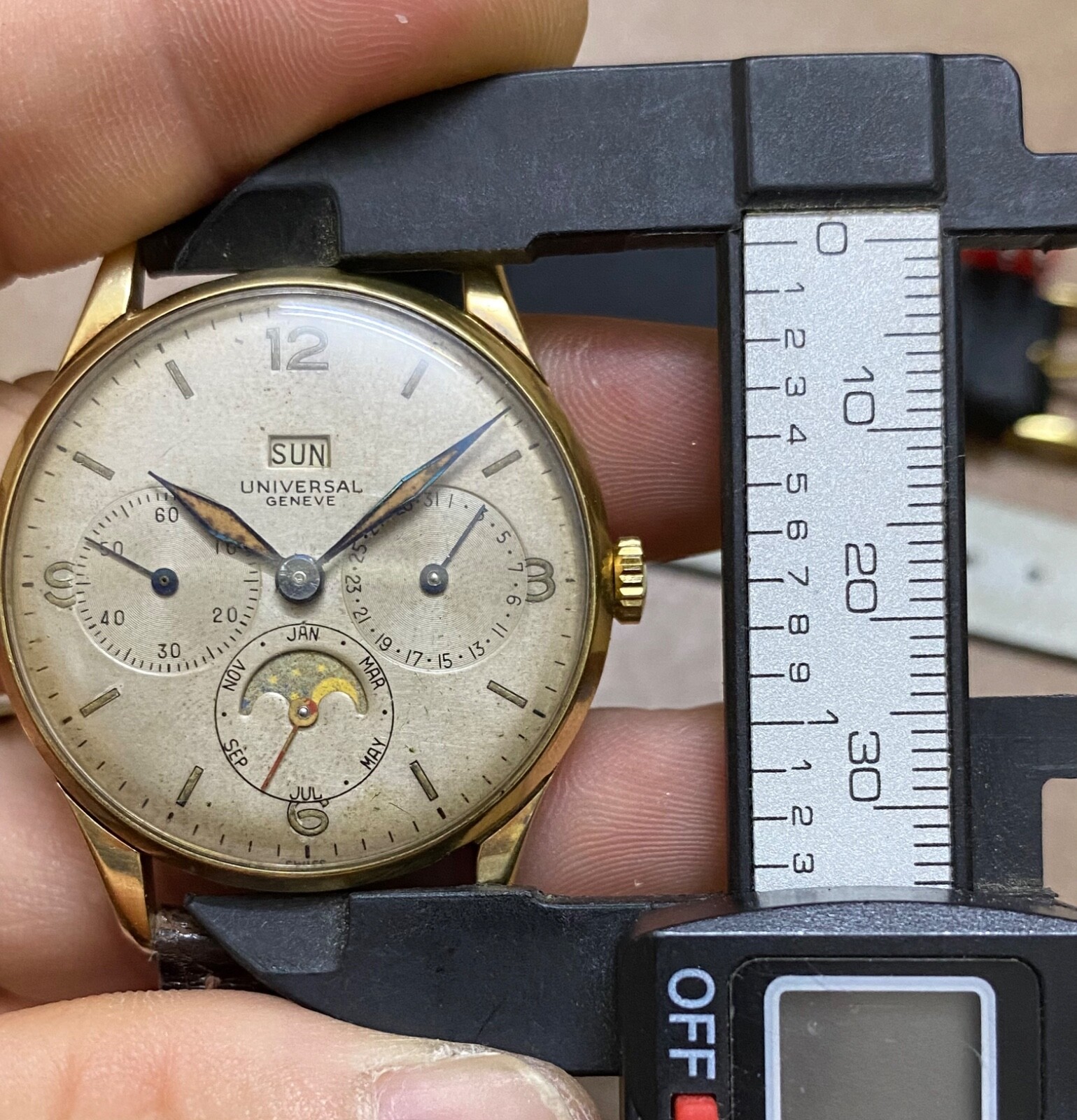 vintage Univeral Geneve Triple date Moonphase Soild gold 14k 51308 291 buckle