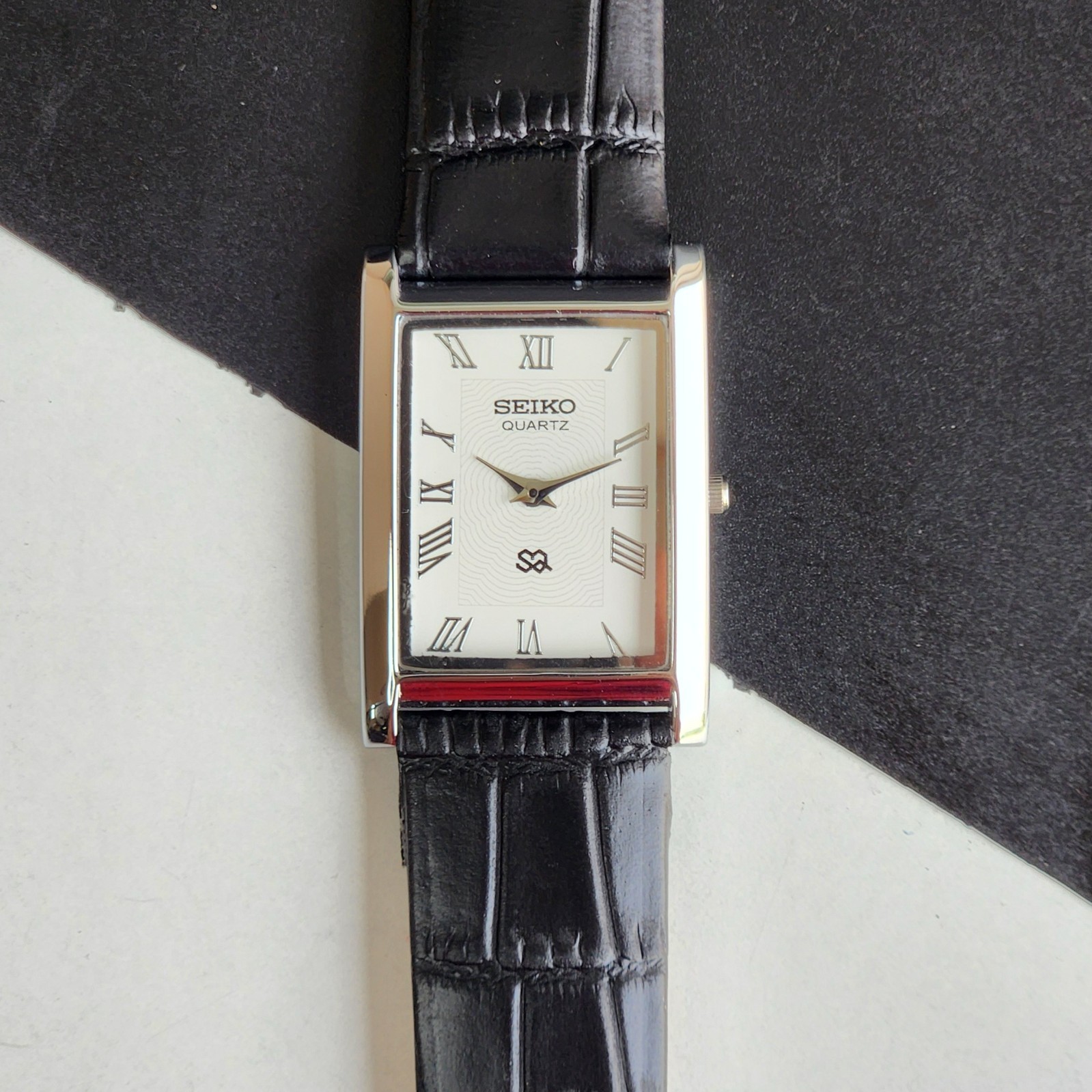 Vintage Seiko Slim Tank Quartz Men White Dial Dress Watch-Free Shipping