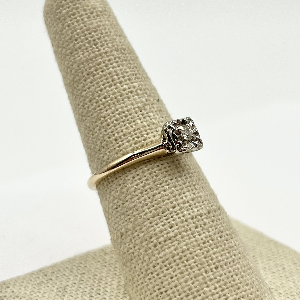 10k Gold Vintage Square Setting 0.05ct Round Diamond Ring Size 7.5 (LO1004839)