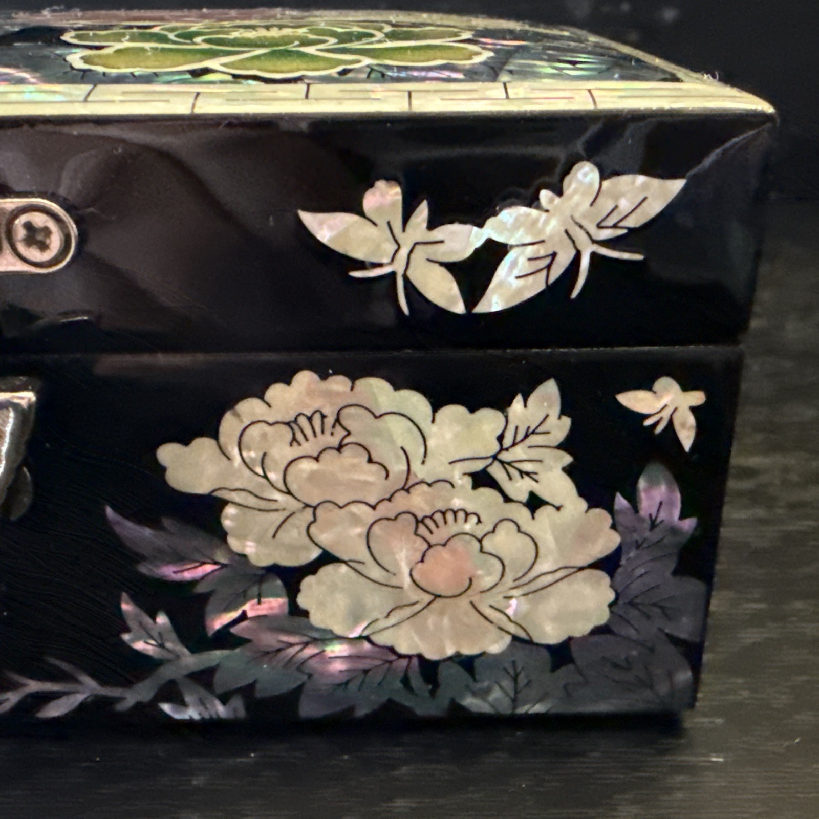 February Mountain Mother Of Pearl Inlay Laquer Jewelry Box Made in Korea 5.5×3.5