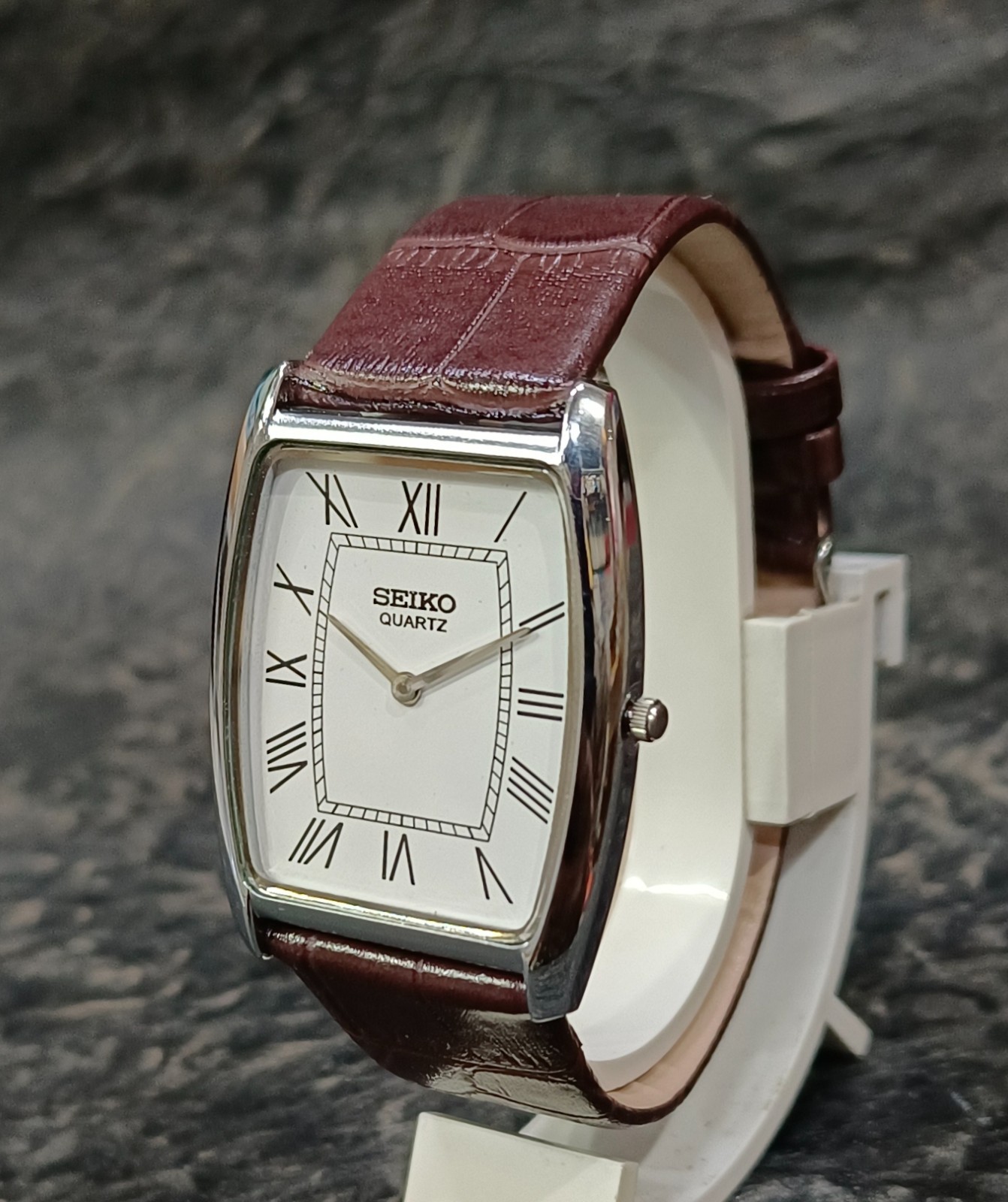 Vintage Seiko Quartz Slim Dress Watch Two Hands Classic Men’s Wristwatch