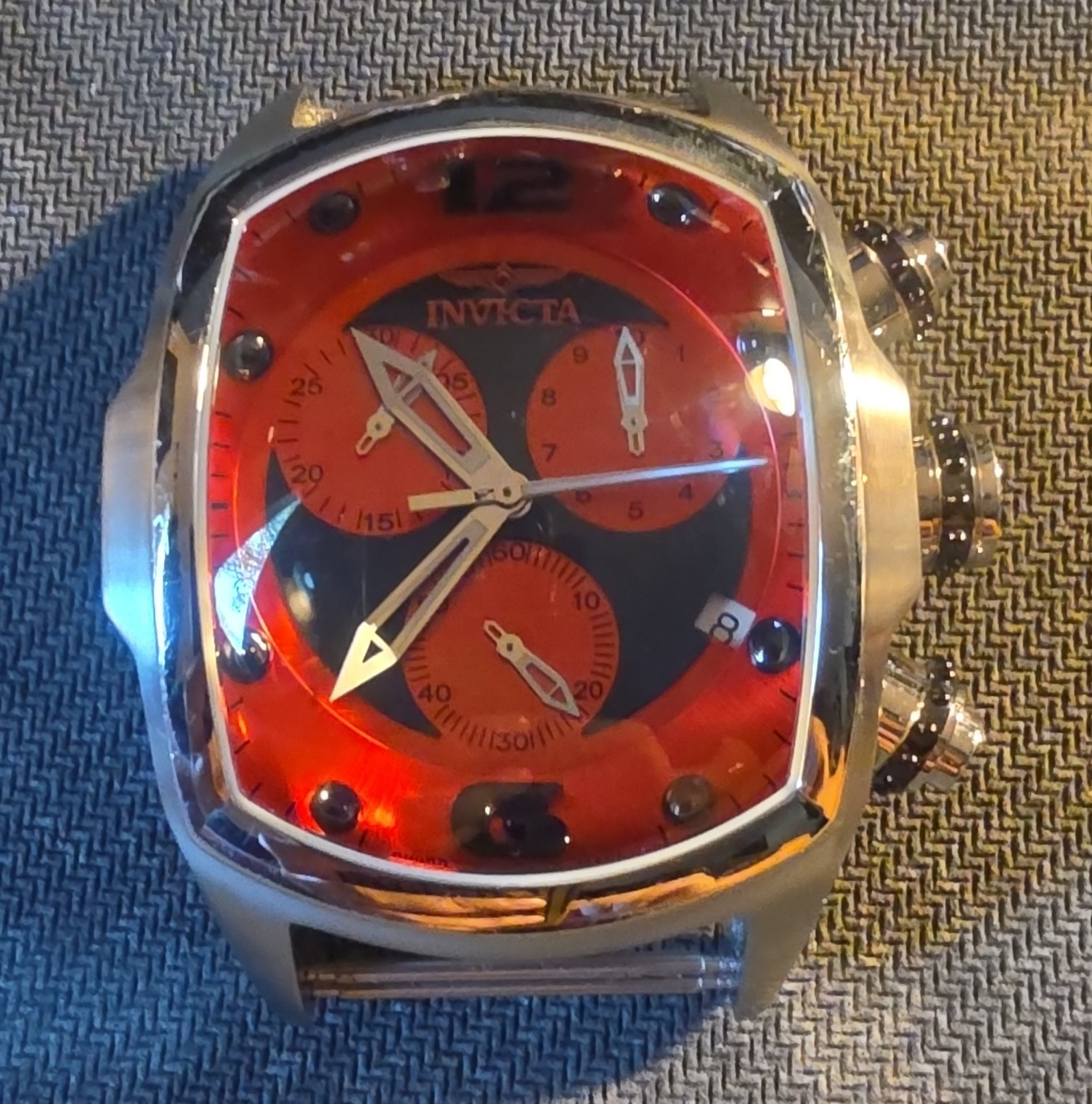 Invicta Lupah Chronograph Date Quartz 100m Red/Black Dial 50mm Steel Silver