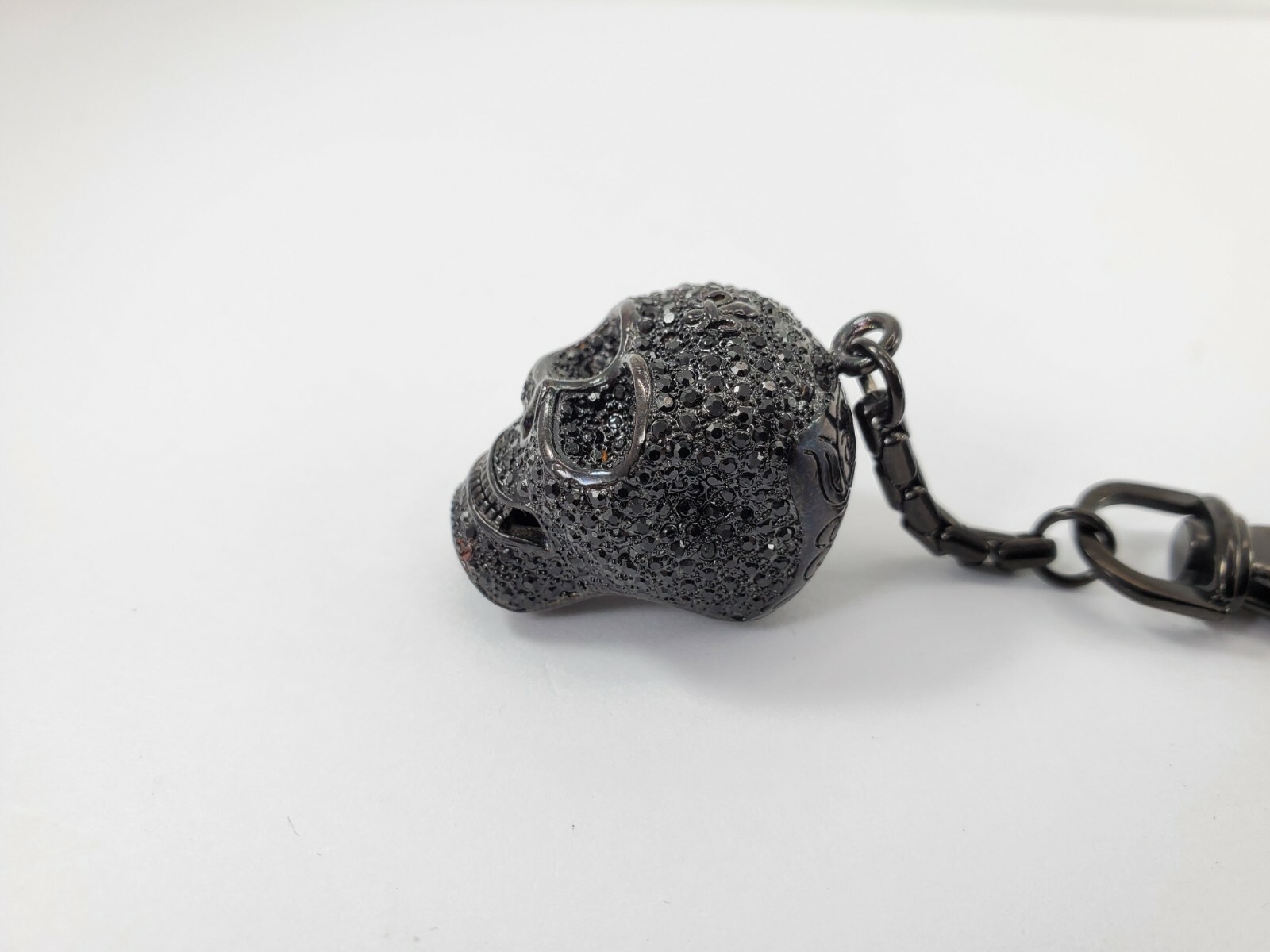 Nialaya Jewelry Hollywood Laughing Rhinestone All Black Skull Keychain – 3cm