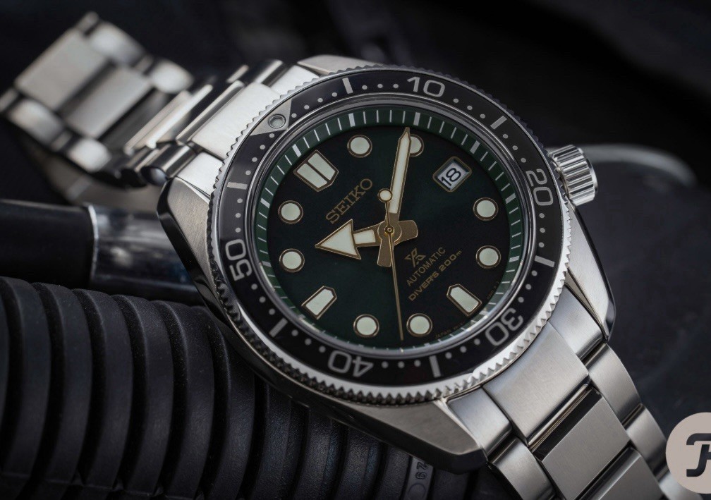 Seiko Prospex SPB105J1 MM200 Automatic 200m Divers Watch. Dark green sunset