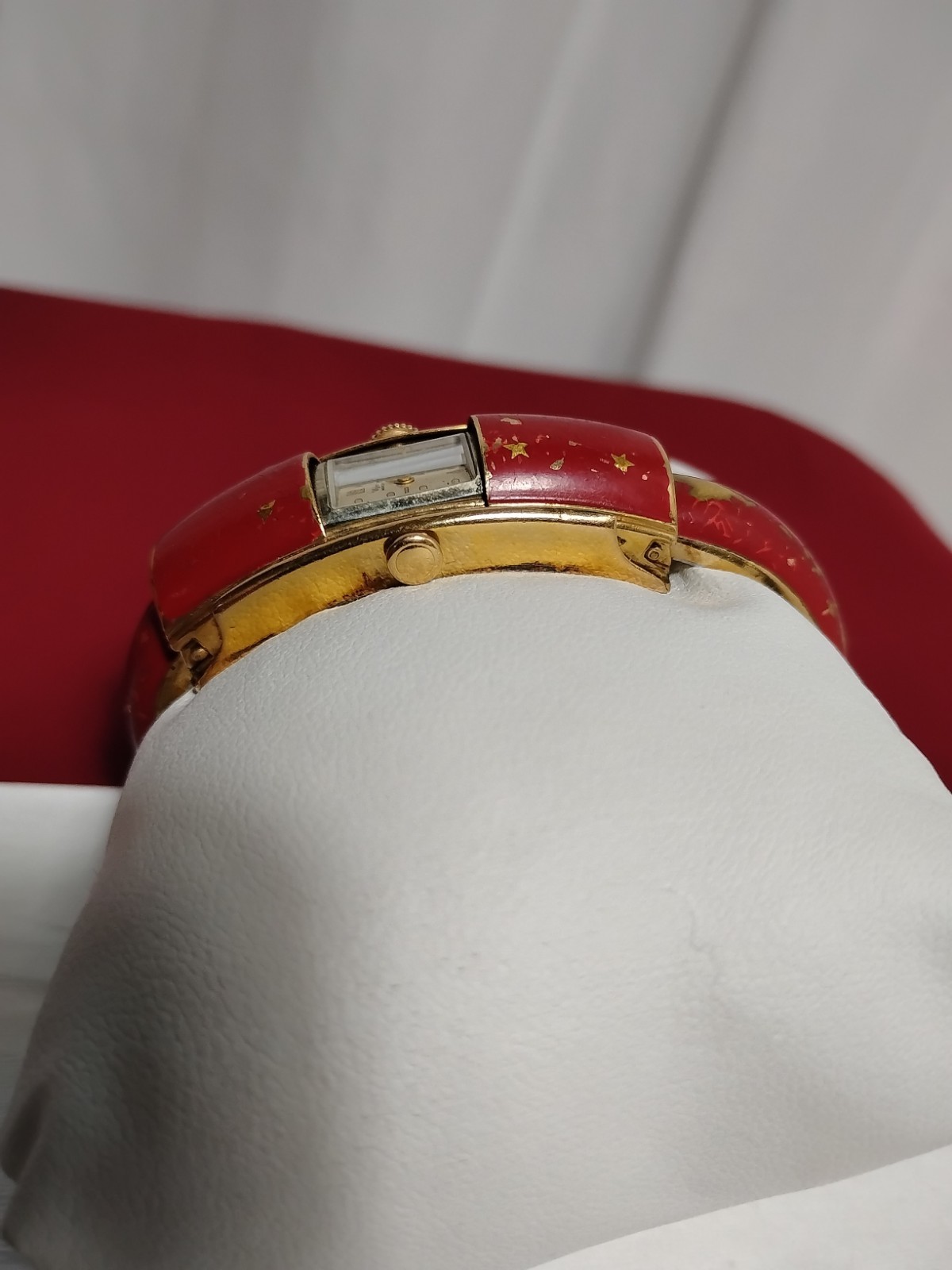 VINTAGE , RARE WYLER SWISS INCAFLEX PEEK-A-BOO BANGLE WATCH Runs