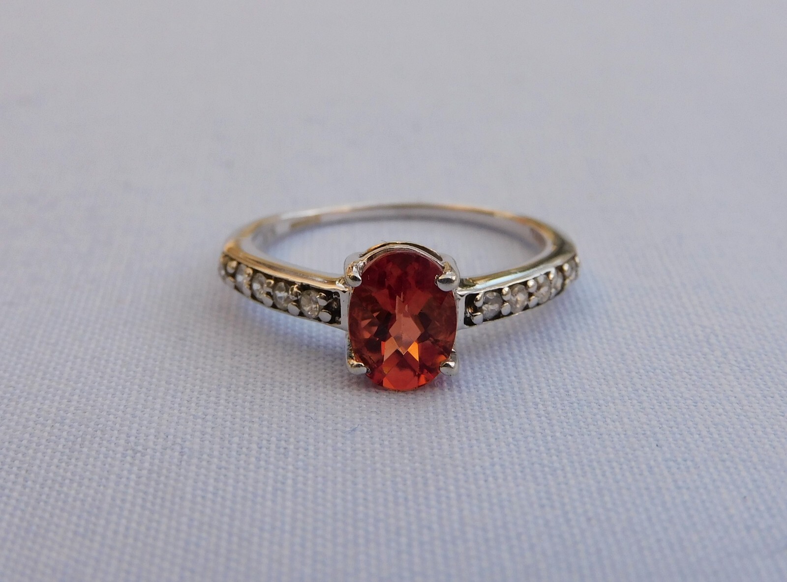 GEMPORIA TGGC CR 9CT WHITE GOLD 1ct RED ANDESINE WHITE TOPAZ RING 2g SIZE N 1/2