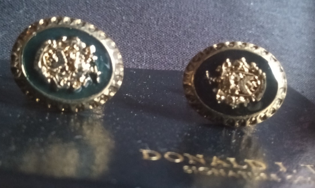Donald J. Trump Signature Collection Crest Cufflinks Gold Tone w/ Box & Tag Gift