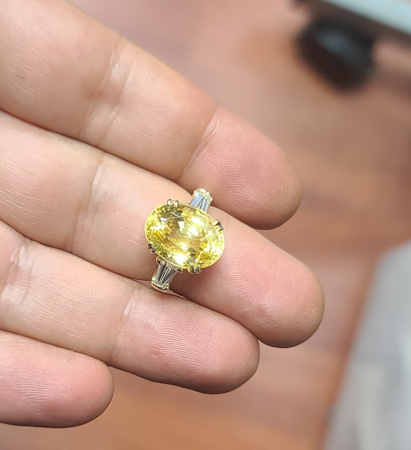 Vintage 14k Yellow gold Engagement ring 11.70ct Natural Oval Yellow Sapphire GIA