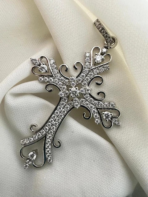 2CT Round Moissanite Cross Women’s Pendant in 925 Sterling Silver with 18″ chain