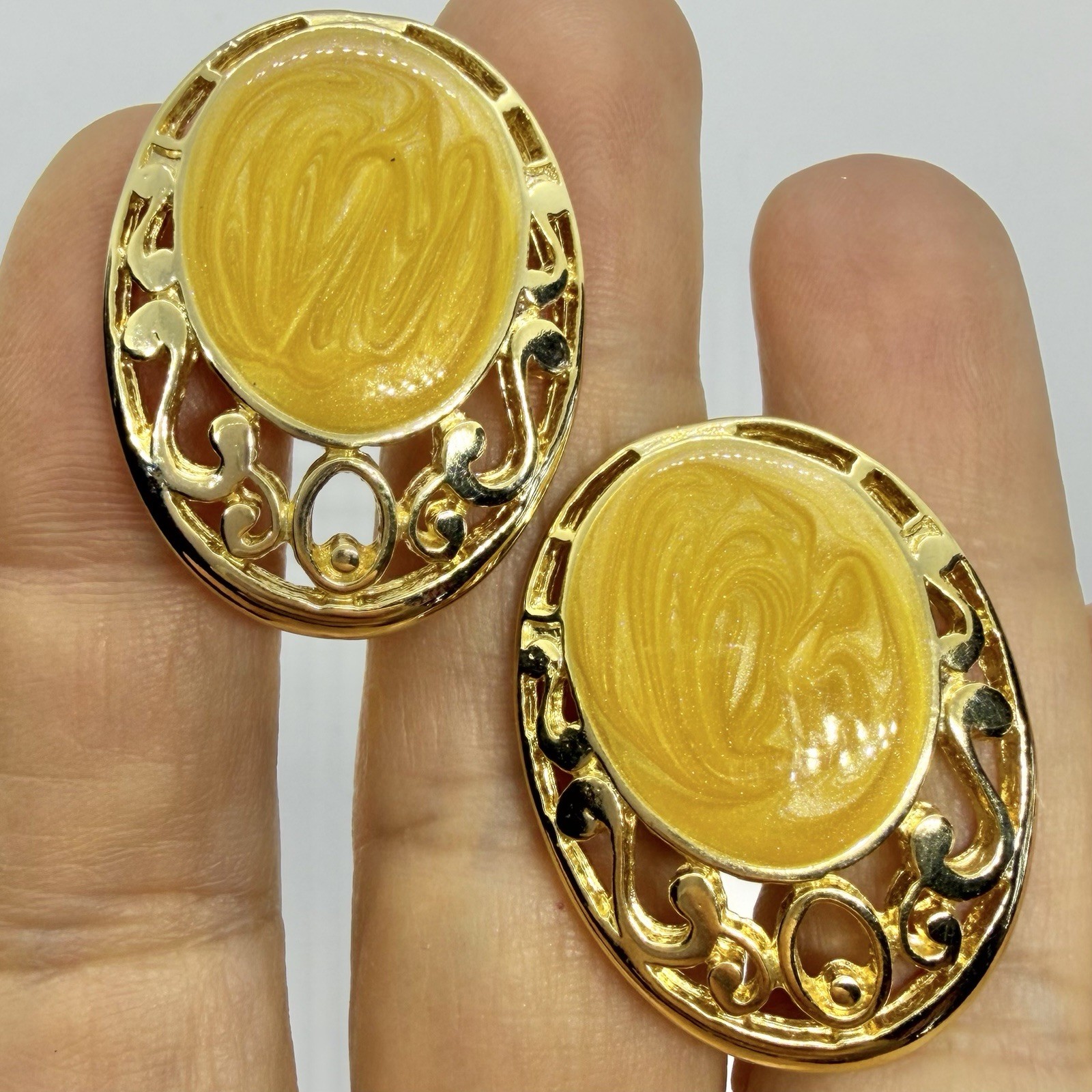 Vtg Mustard Yellow Guilloche Enamel Goldtone Filigree Statement Oval Earrings