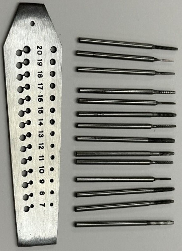 15 Pcs. German Type Micro Tap & Die Set Screw Plate 0 To 14 in Wooden Box Tools