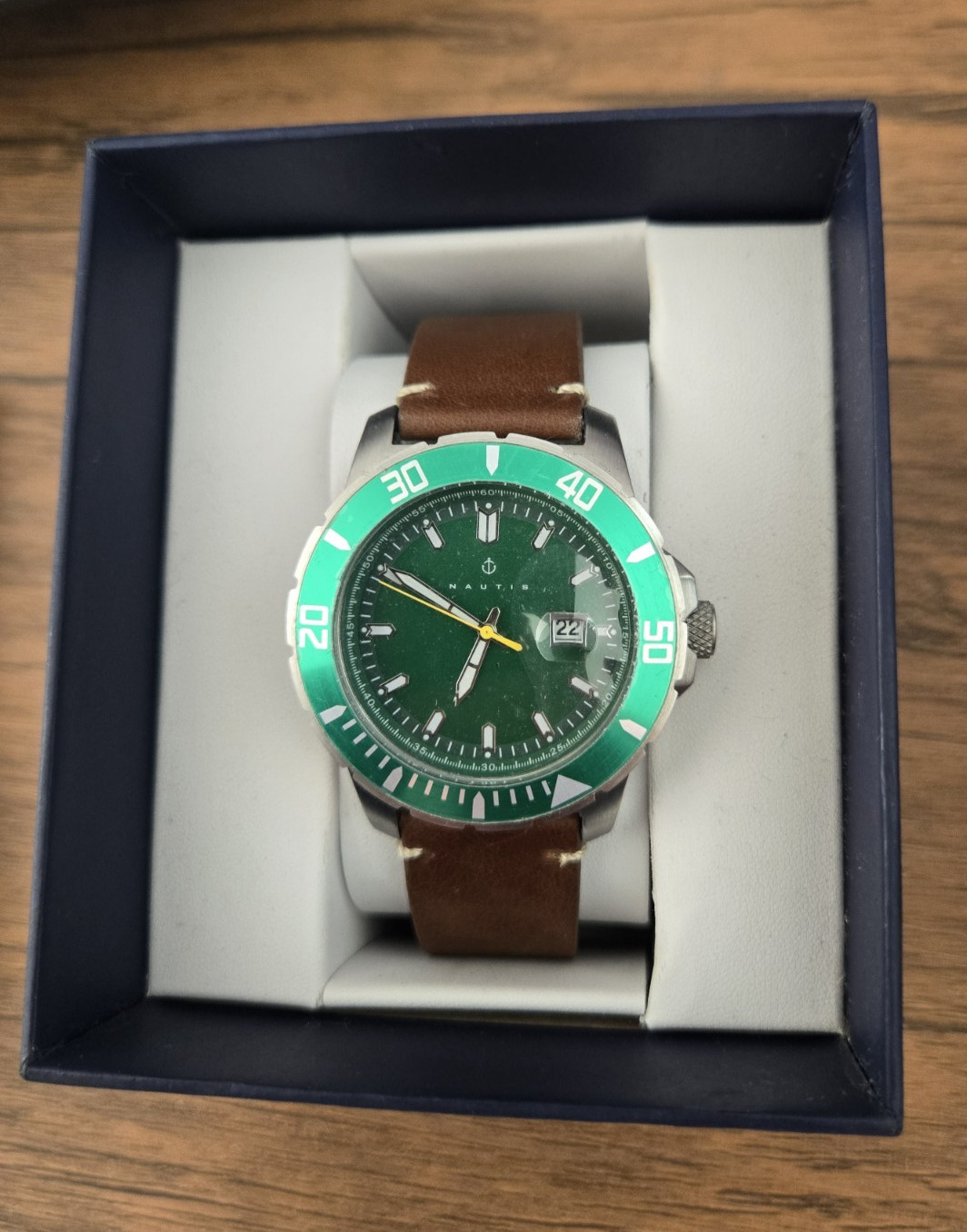 Nautis Dive Pro 200 Watch w Date 45 mm Green Bezel Dial Leather + AM Nylon Strap