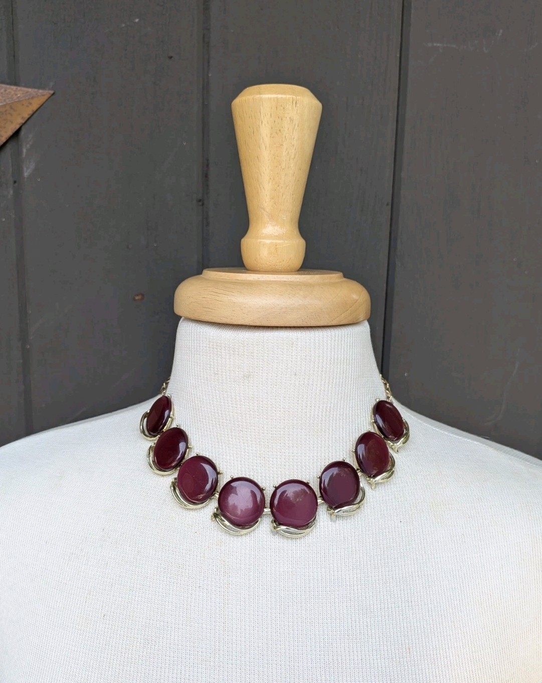 Vintage Deep RED Burgundy Maroon ROUND Thermoset Gold Tone 16″ Necklace Choker