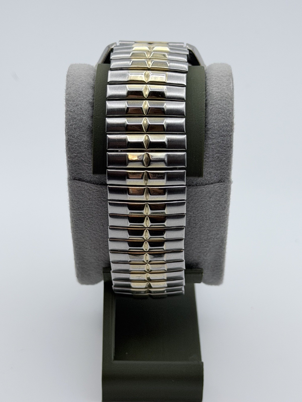 Benrus Diamond Quartz Mens Two-Tone Bracelet Gray Dial Fluted Gold Bezel