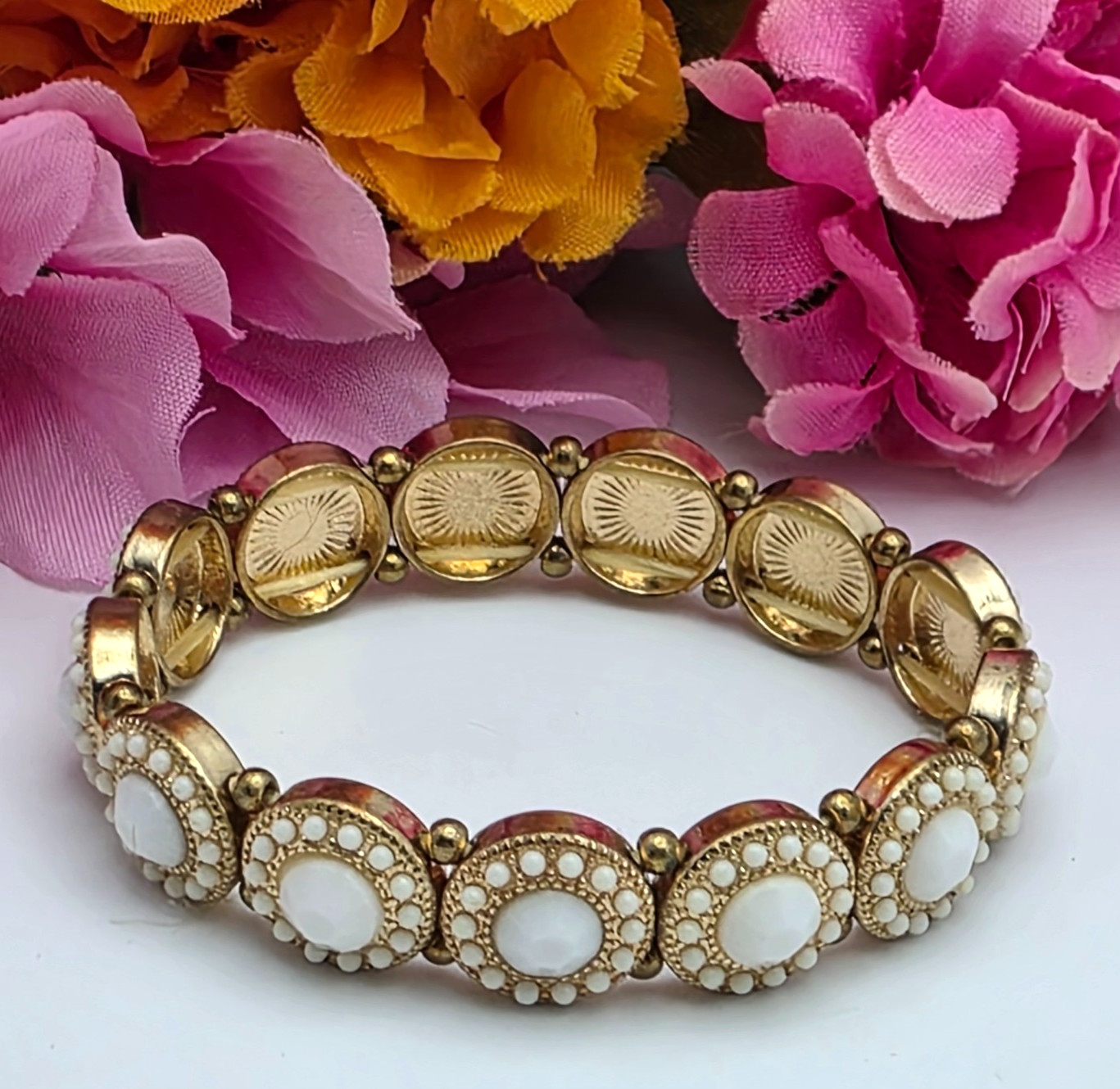 Gold Tone Flower Link Stretch Bracelet 6″ White Lucite Beads 12.7mm Wide