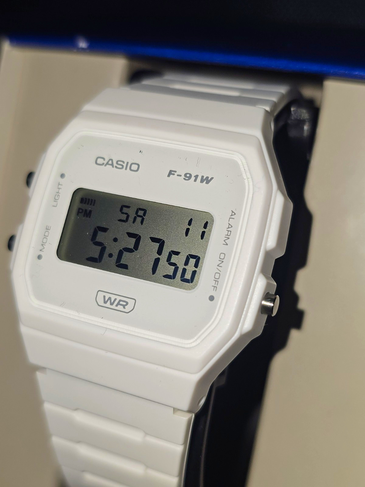 Casio F-91W Digital Quartz Alarm Backlight Day/Date WR White Resin Band