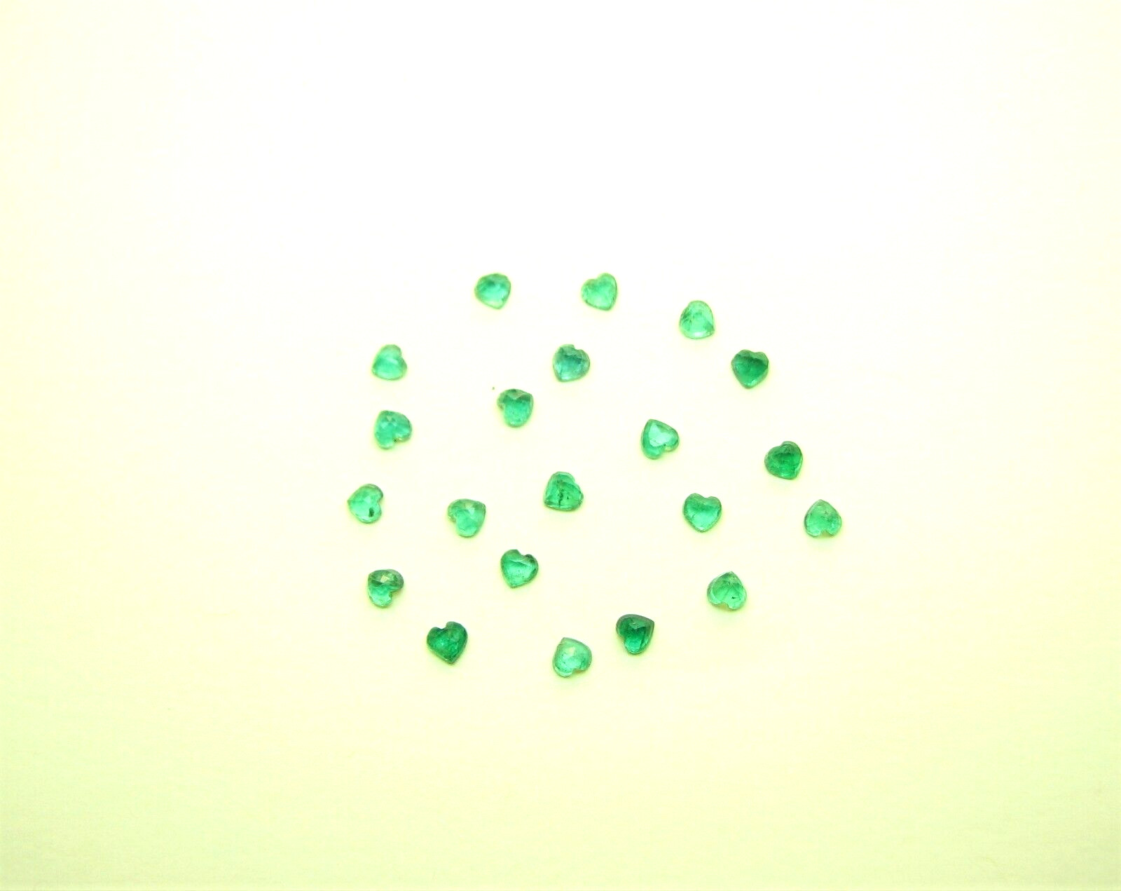 Natural Loose Gem Heart Emerald 3.2-3.7×3.5×3.7MM 3.6 Cts Tol, 21 Pcs Lot