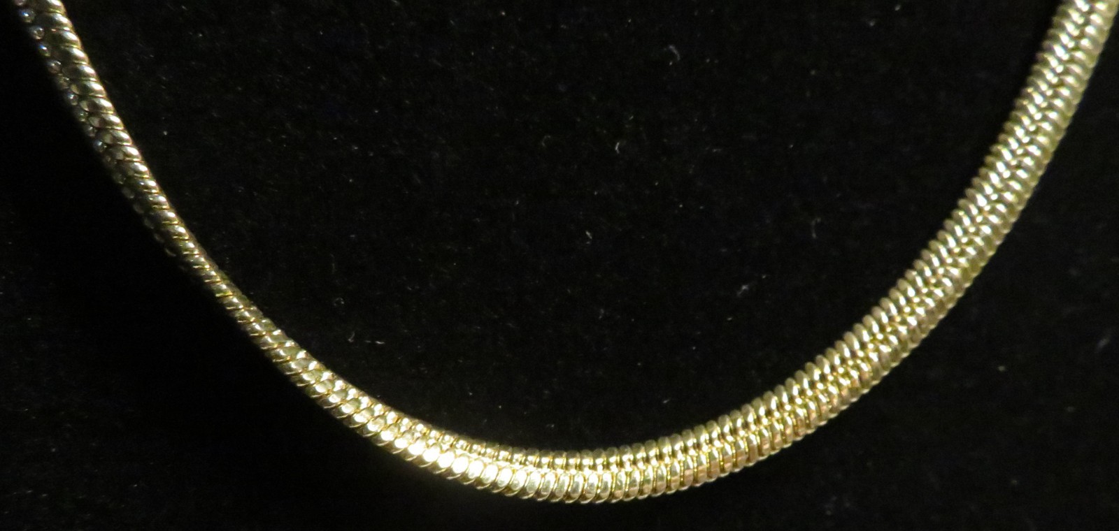 Vintage Women Gold Tone Herringbone Chain Necklace Flat Snake Choker 15-19″ adju