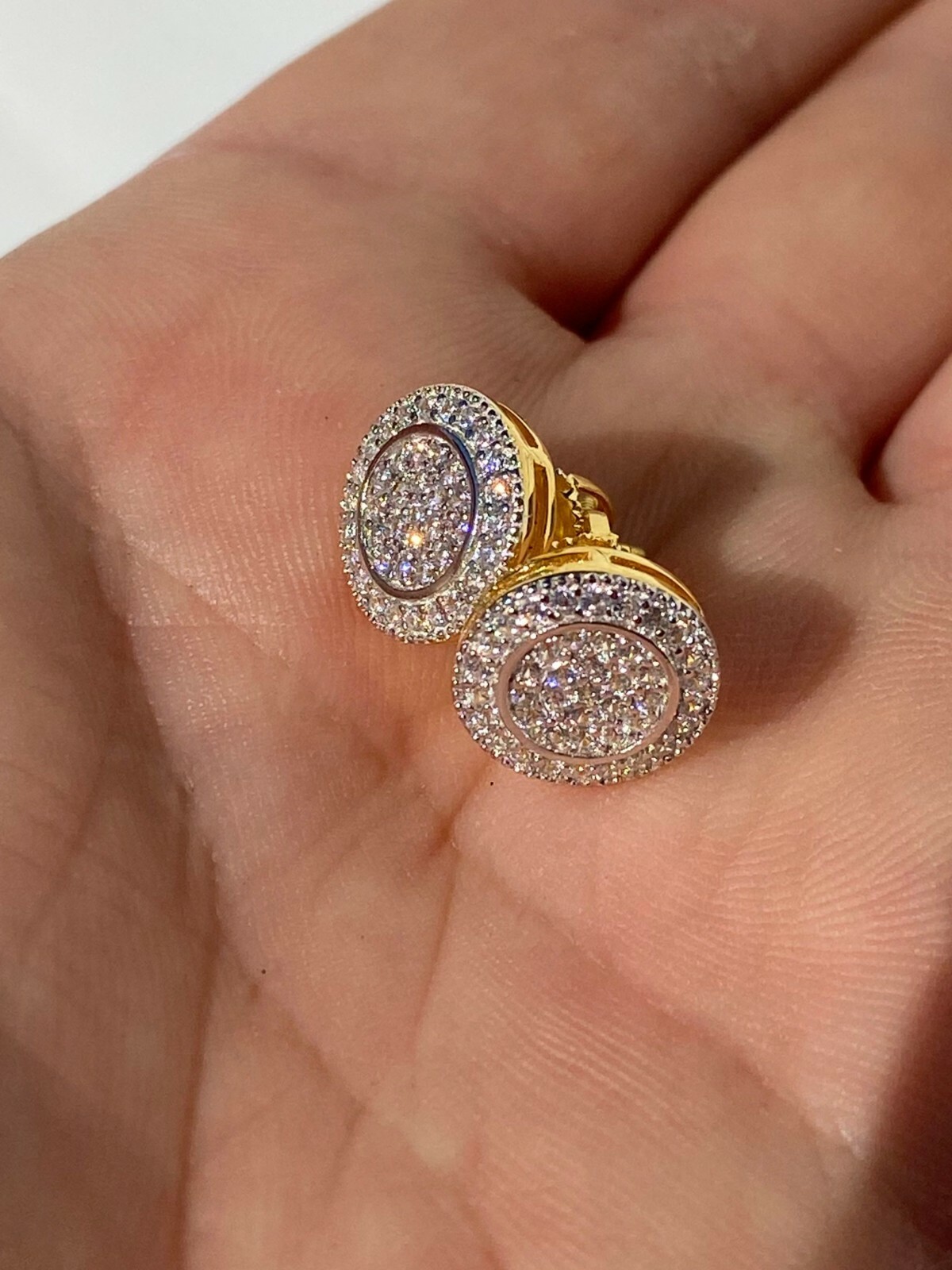 Aretes Iced CZ Hip Hop Para Hombre Boton Grande Acabado En Oro 14k Con Diamantes
