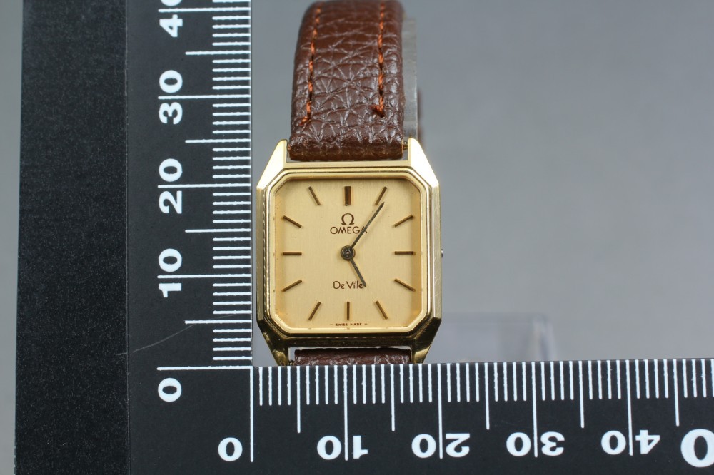 OMEGA De Ville 591.0254 Cal.1387 Gold Square Push Crown Quartz Ladies Watch 1984