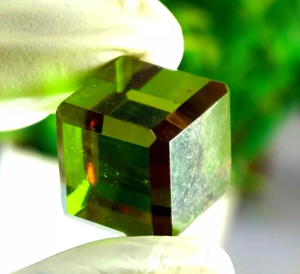 Natural 50.5 Ct Color Changing Zultanite Cube Loose Gemstone Certified