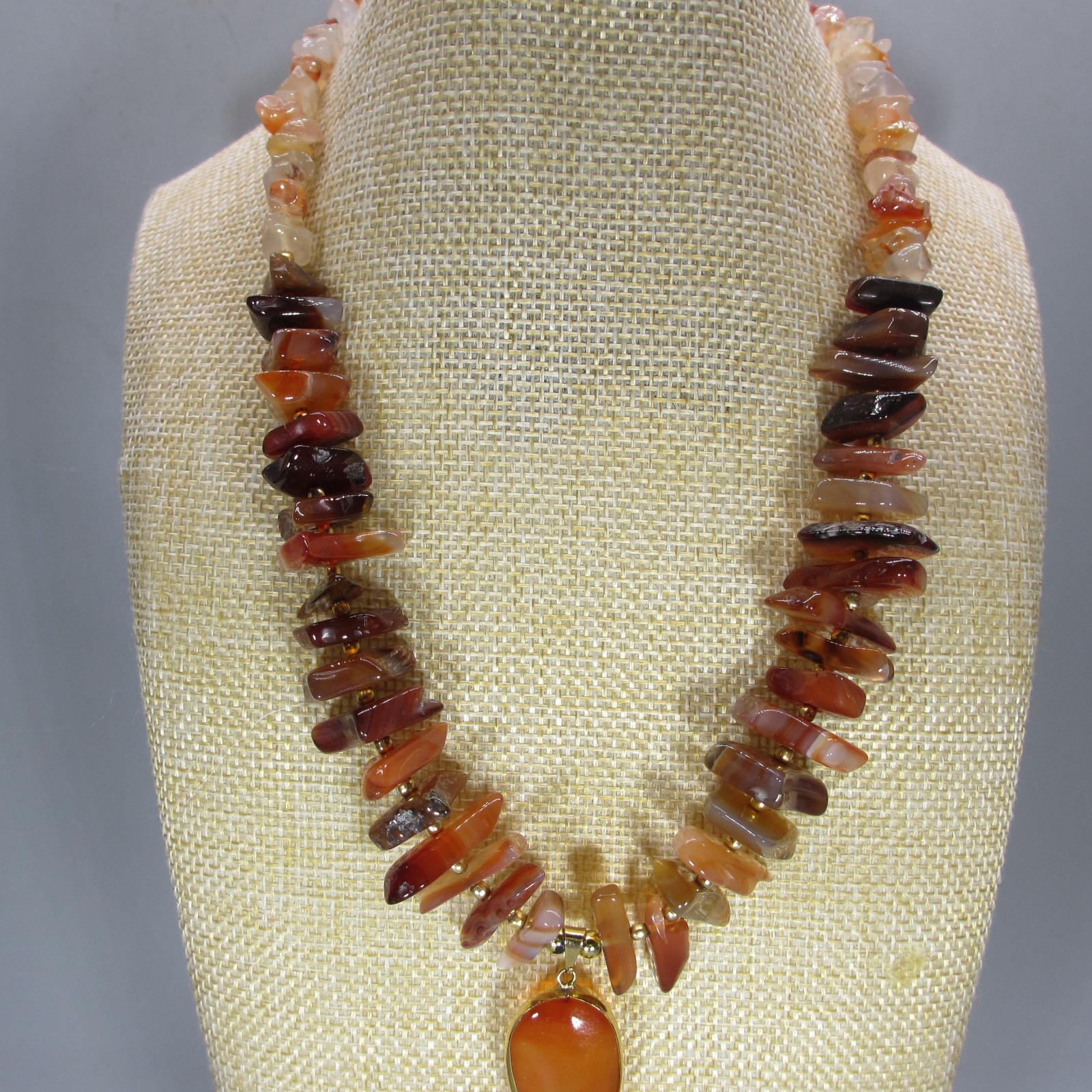 Vintage Stone Chip Necklace Pendant Orange Brown Gold Tone 17 Inch