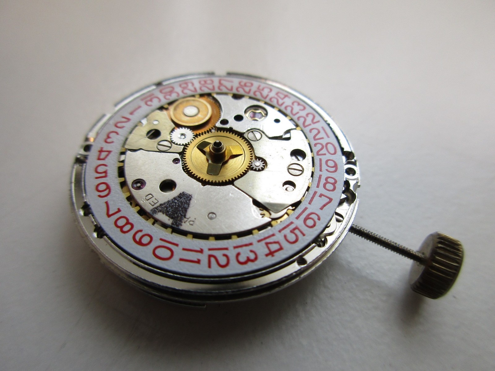 ETA cal. 2782 Swiss N.O.S. automatic watch movement – red date at 3