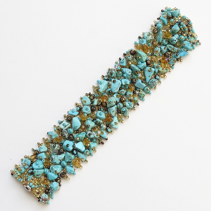 Faux Turquoise Nugget Bead Bracelet Goldtone Seed Beads Magnetic Closure 6.75in