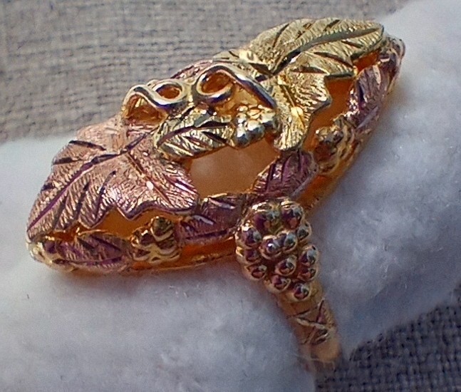 10/12k GOLD RING VTG Landstrom’s TRI COLOR Black Hills Gold sz 5.25 PRISTINE