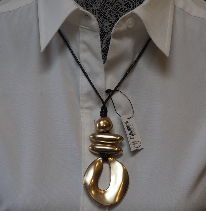 NWT Chico’s Gold Tone Pendant Necklace Adjustable Contemporary Chic Jewelry $49