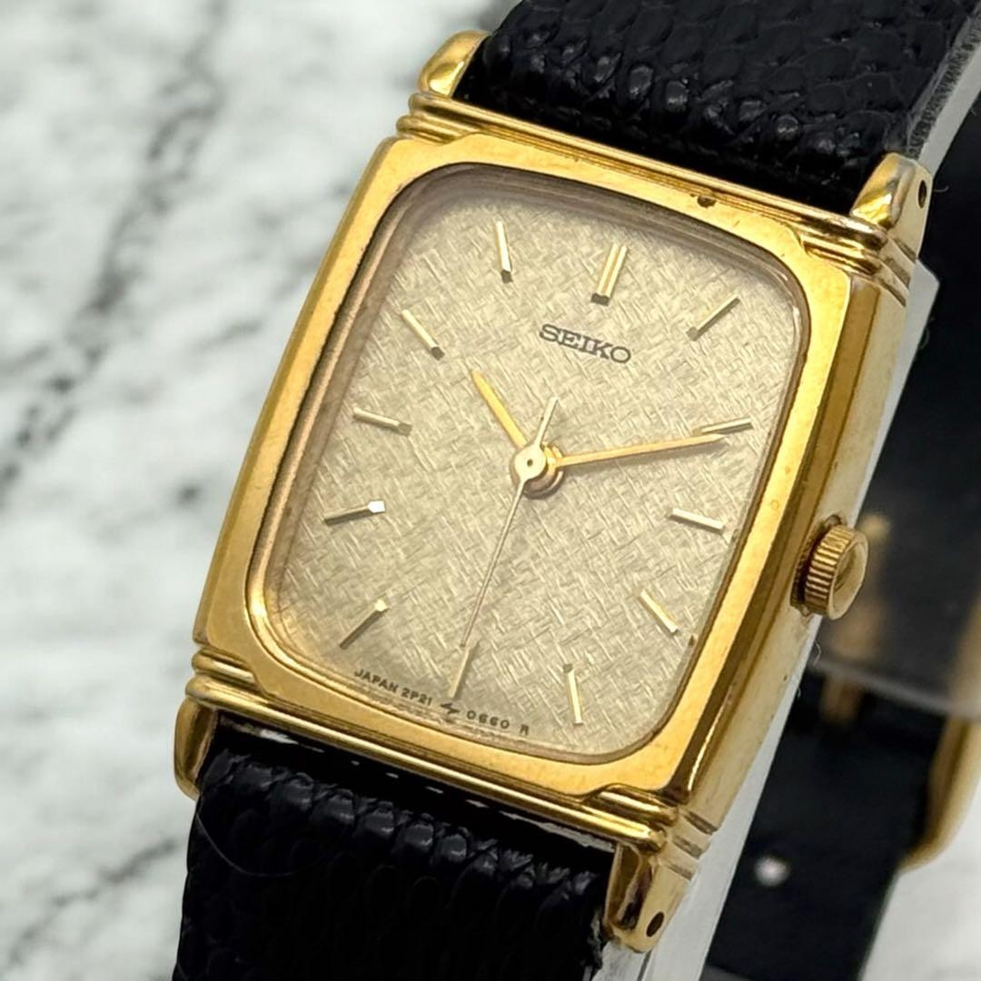 SEIKO New Battery Wristwatch Ladies 2P21 5210 Square Working Item