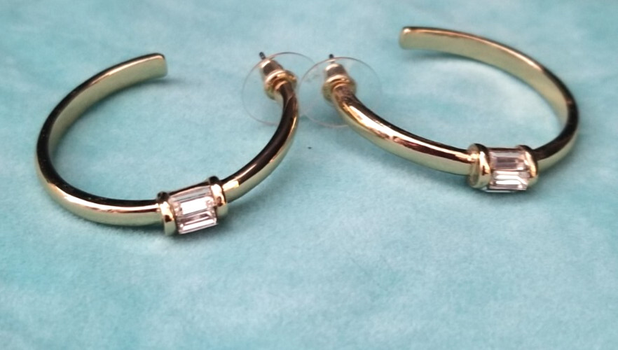 Gold Tone Hoop Earrings Medium Sized. High Quality.
