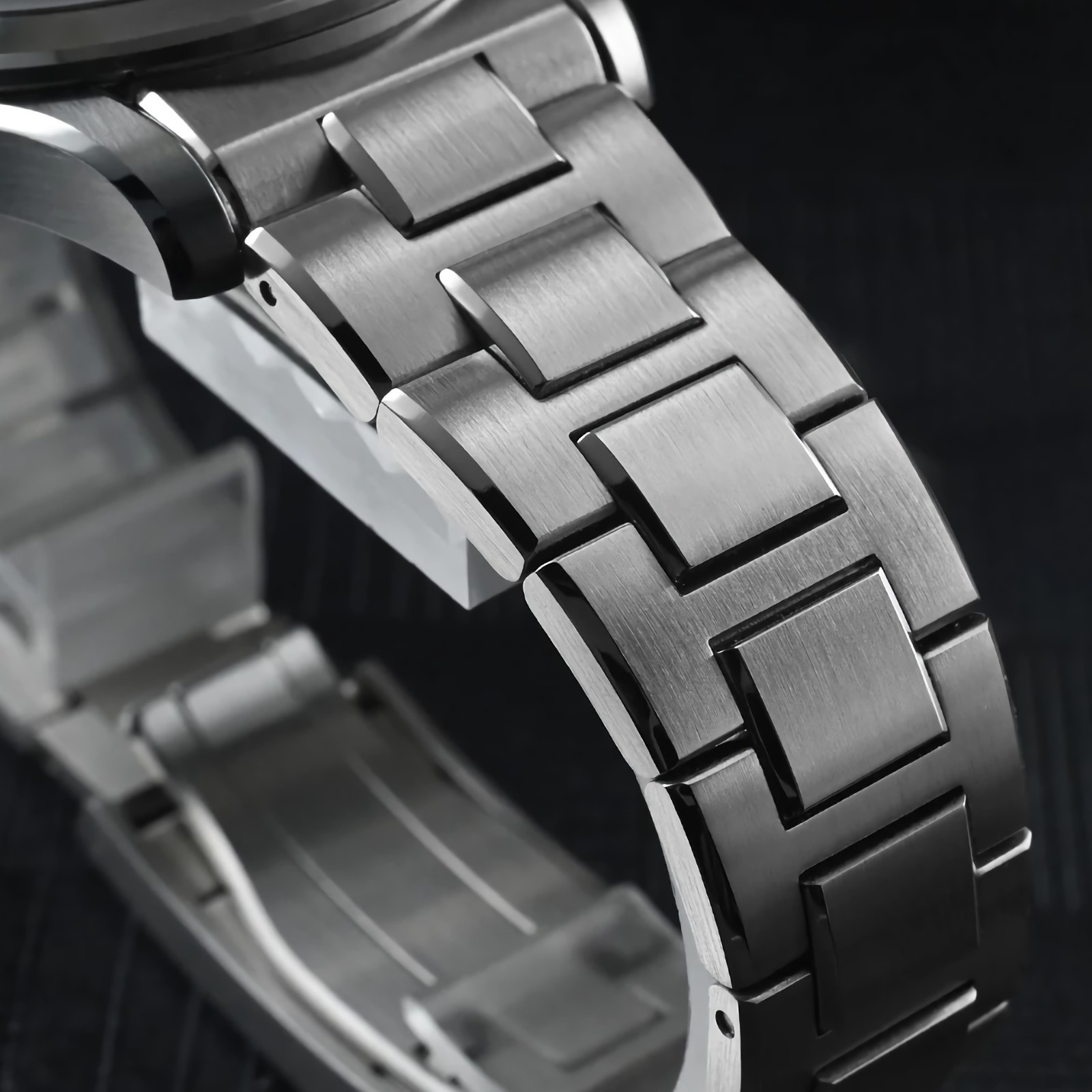 SAN MARTIN SN0150 Automatic Guilloche MOP Dial Date Display 39mm Men Gada Watch