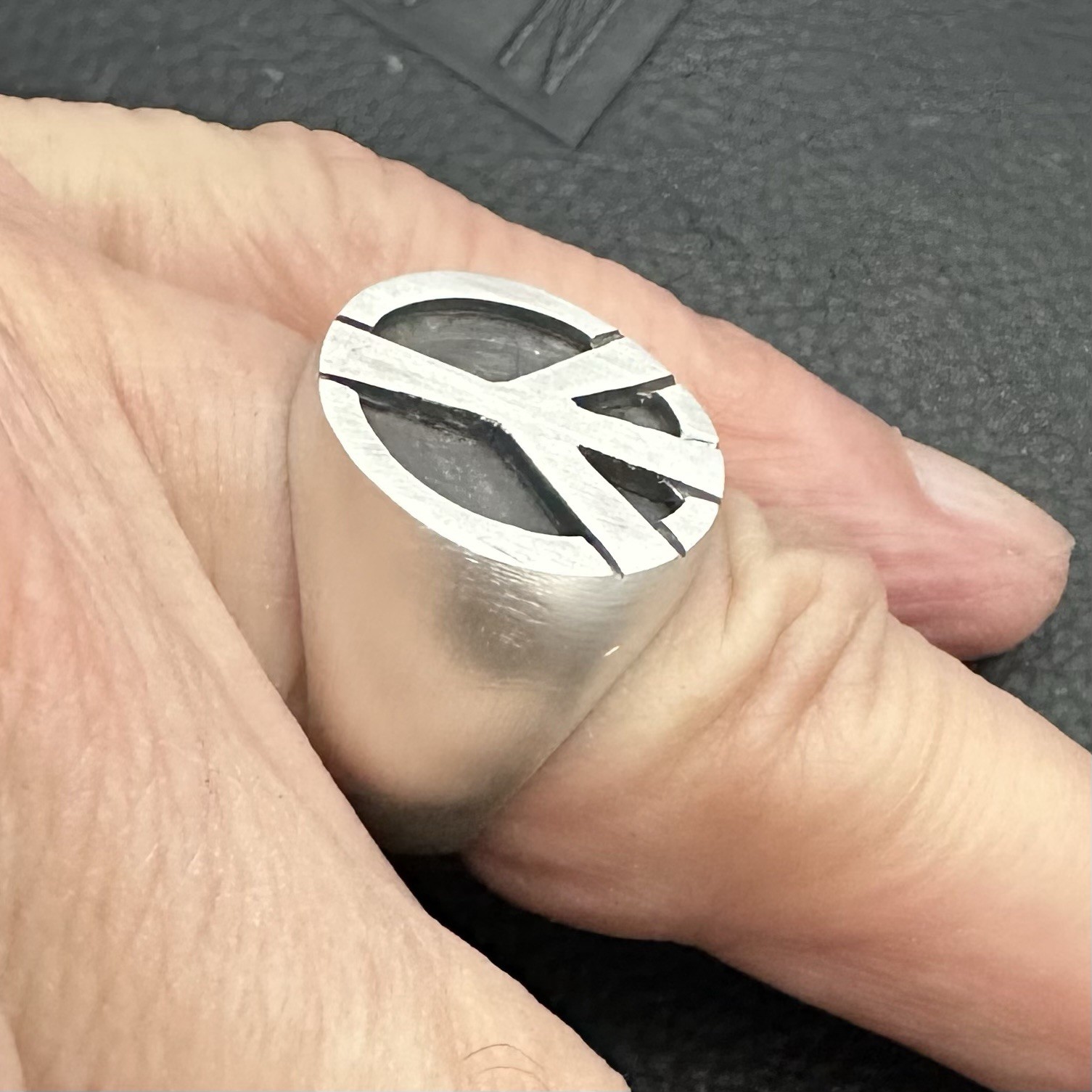 MJG STERLING SILVER PEACE SYMBOL RING. 22 GR. SZ 9 1/2