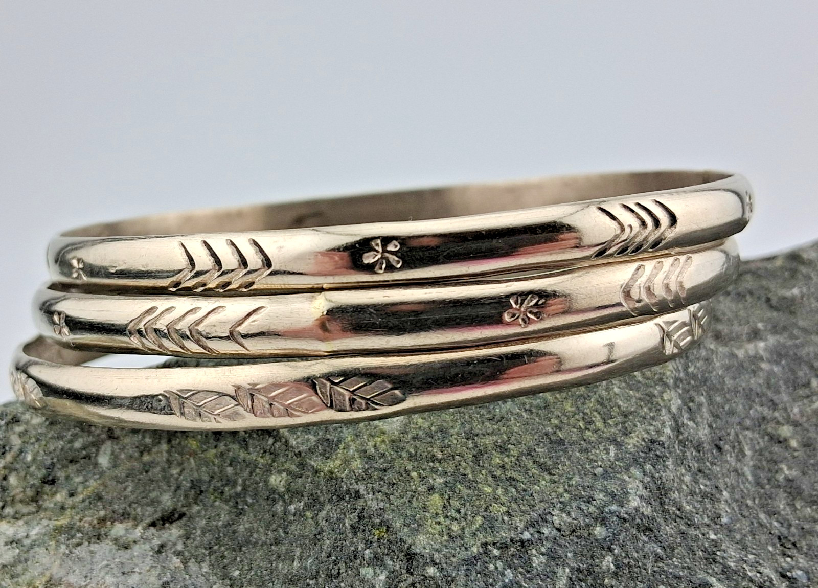 Lot of 3 Vintage Mexican Sterling Silver 5mm Etched Bangle Bracelets 37.44g 8″