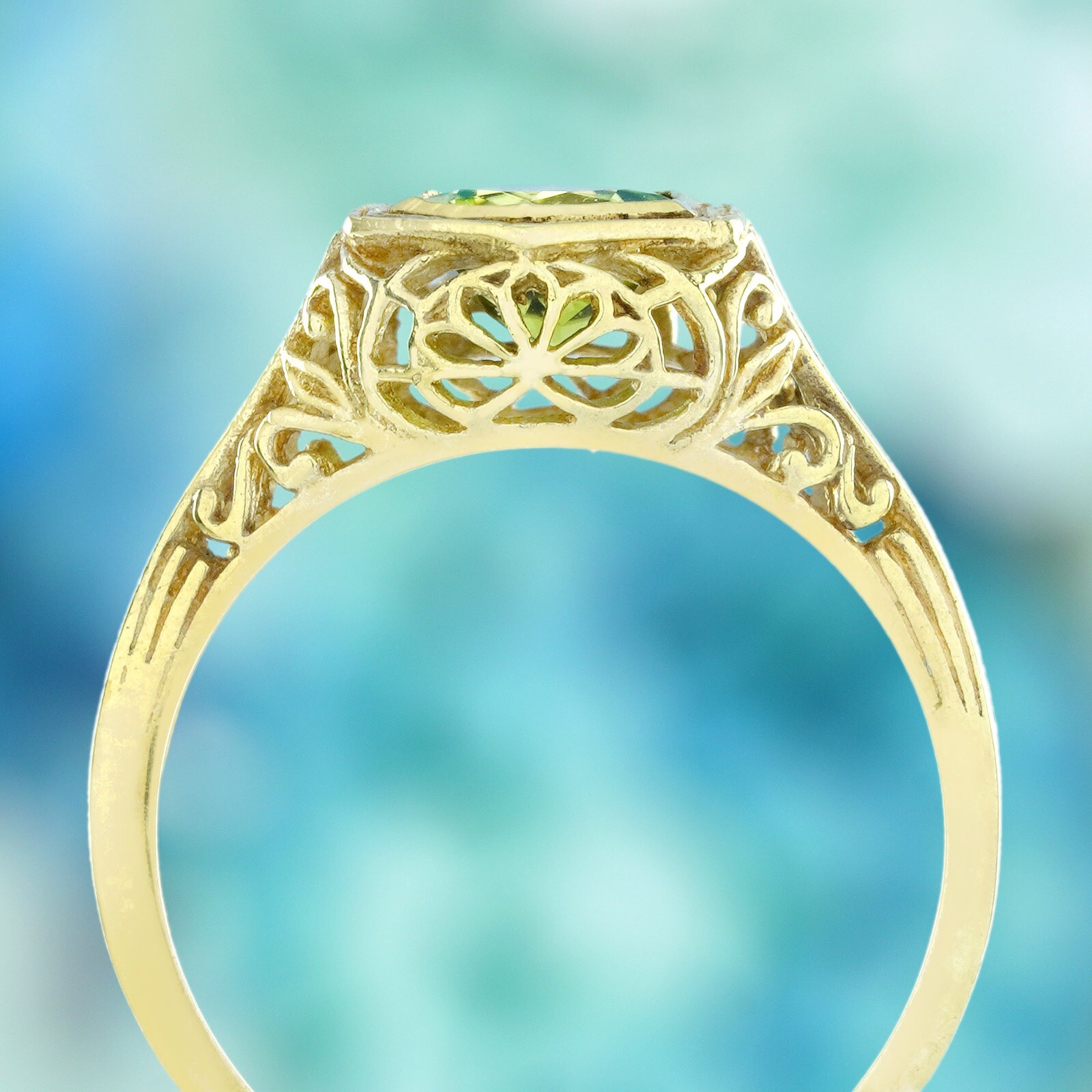 9K Yellow Gold Natural Peridot Vintage Style Filigree Ring