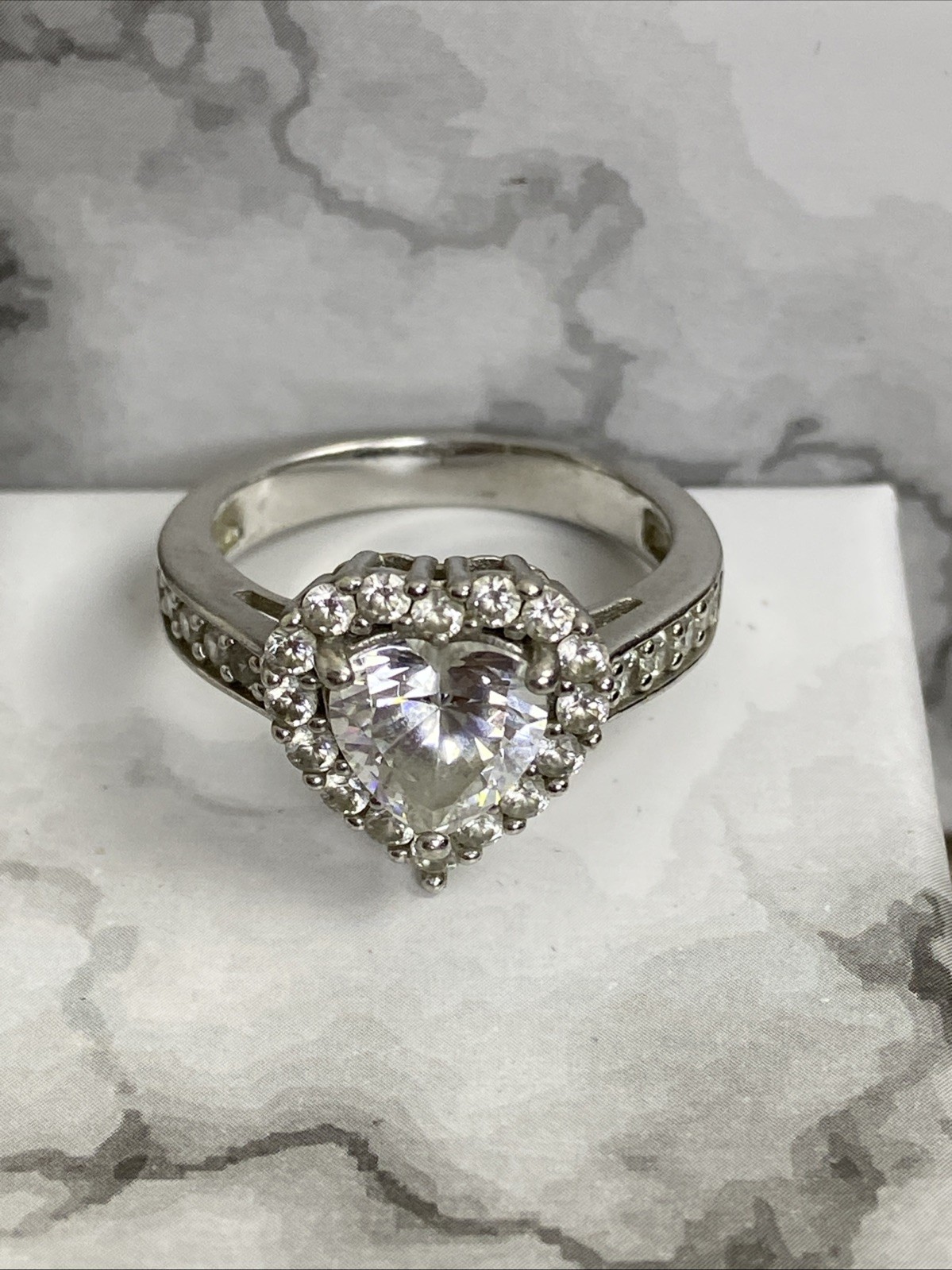 CN Womens Sterling Silver 925 CZ Heart Ring Size 9 Fashion 5.59g