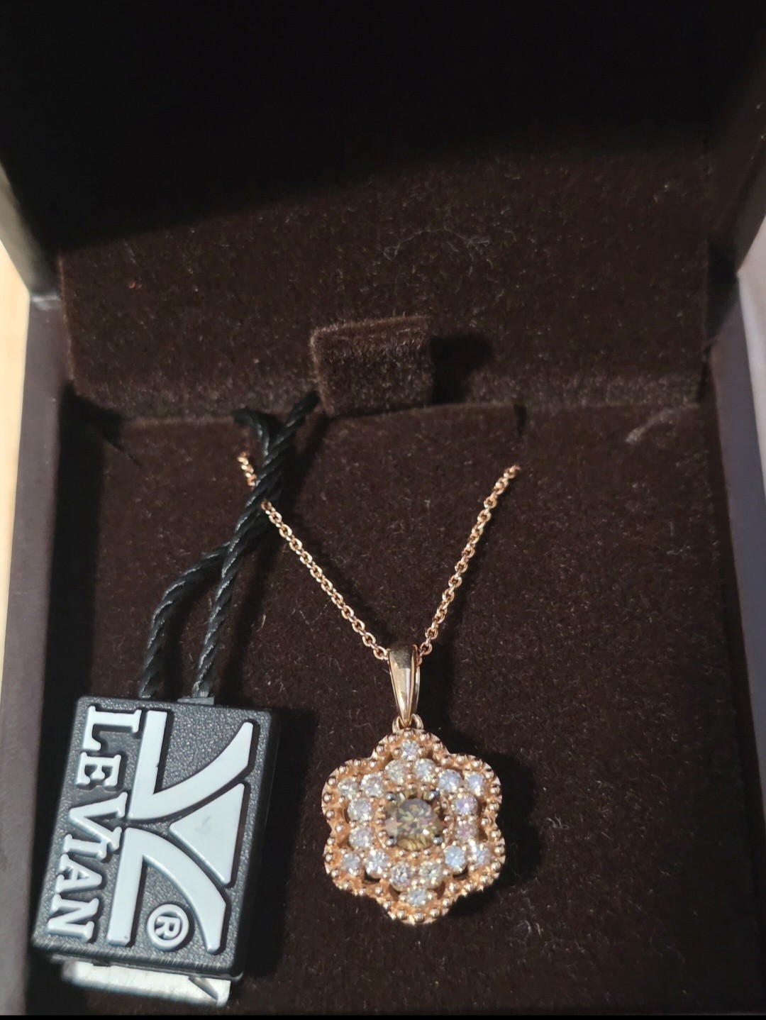 NEW! LE VIAN Diamond 🌸Flower Necklace 3/8 Ct Tw In 14k Strawberry 🍓 Gold