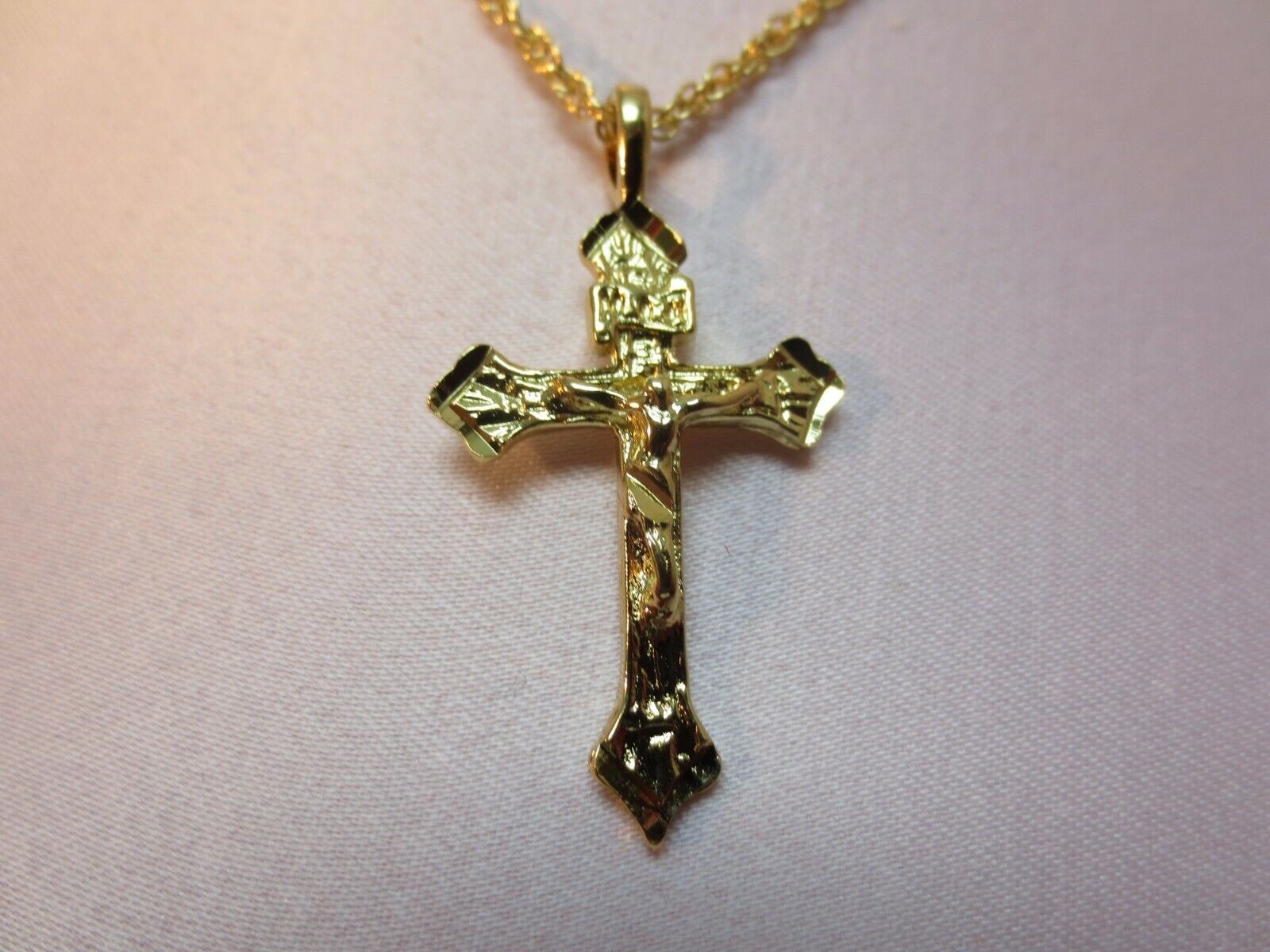 14 KT GOLD PLATED ABOUT 1 1/2 INCH CRUCIFIX CROSS W/ 20″ ROPE CHAIN-2623