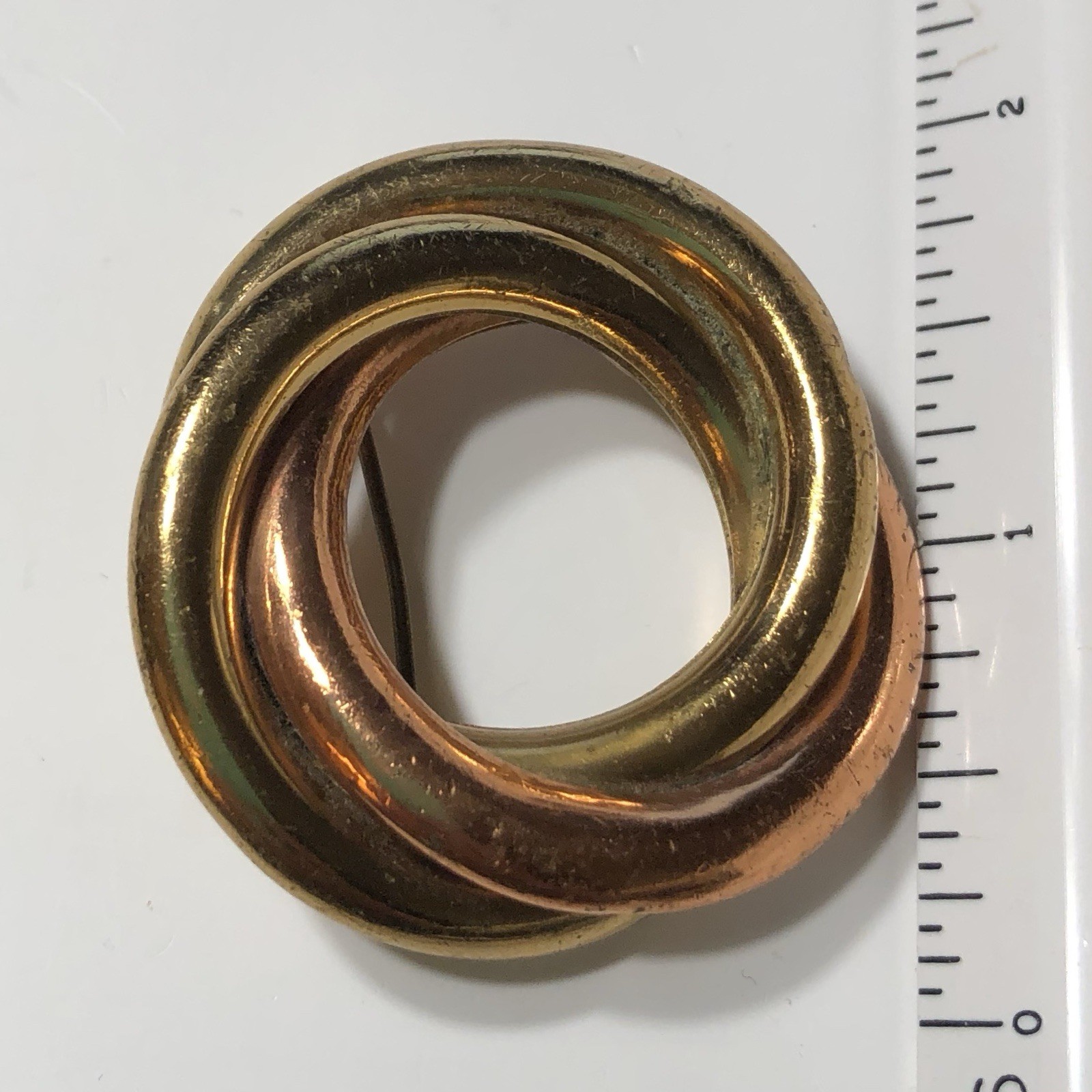 VINTAGE 50’s TRI COLOR GOLD CLASSIC CIRCLE WREATH BROOCH CELTIC LOVE KNOT PIN